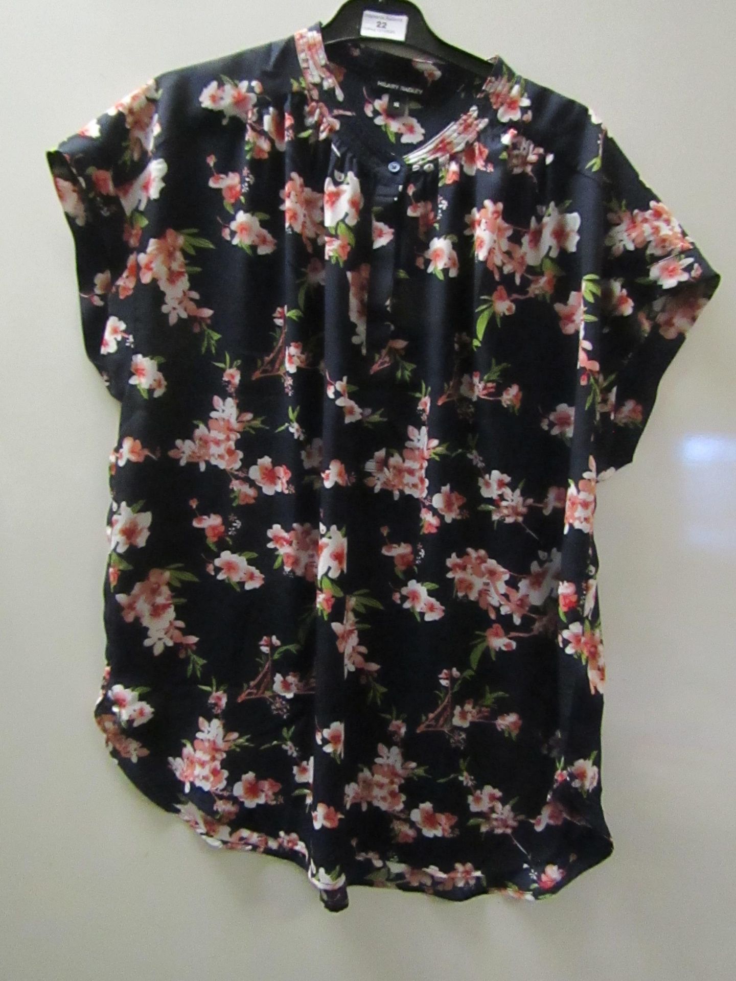 Hilary Radley Blouse Size X/L looks new but has no tags attatched