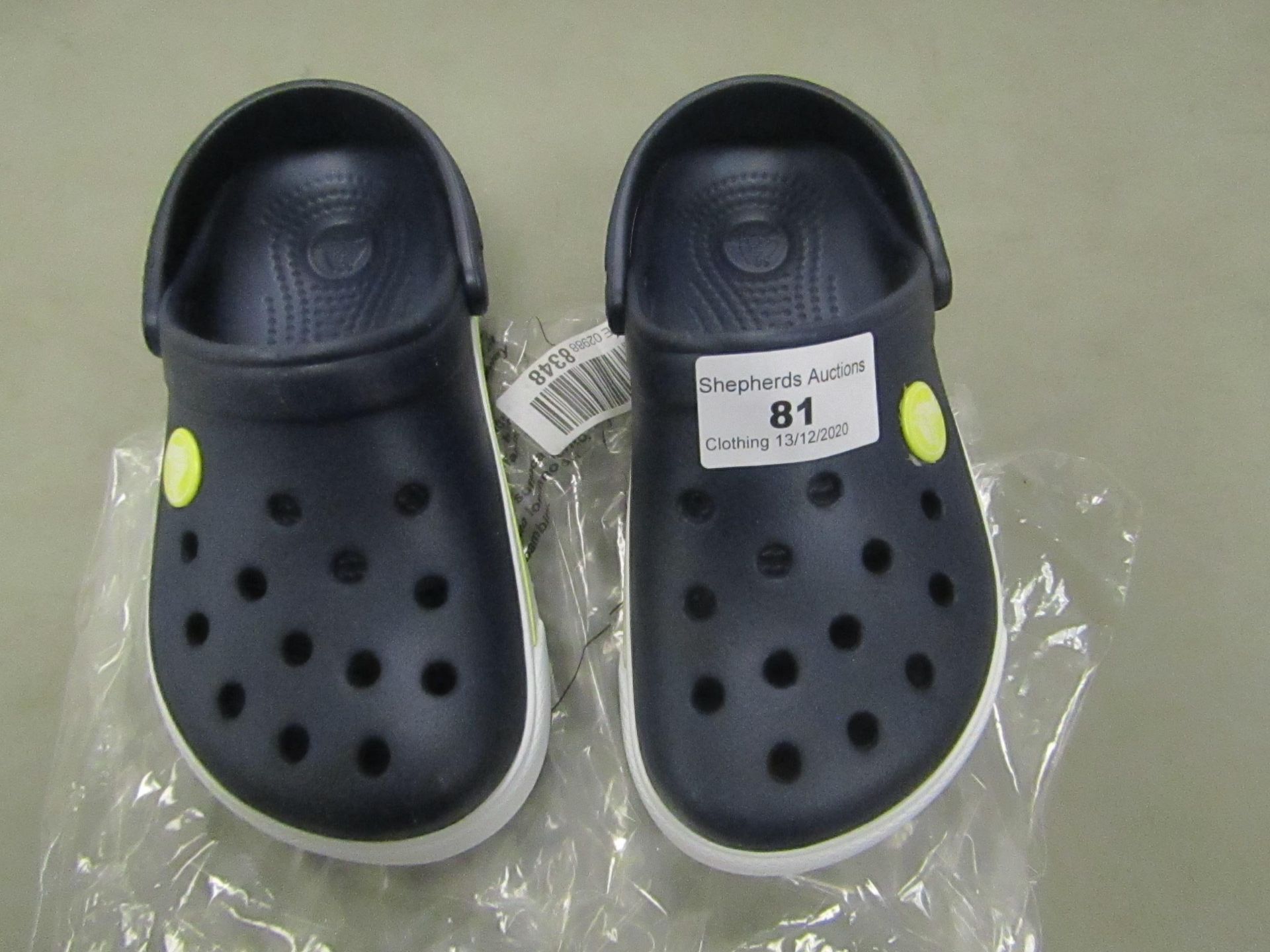 1 X Pair of Childrens Crocs Size 10-11 navy new