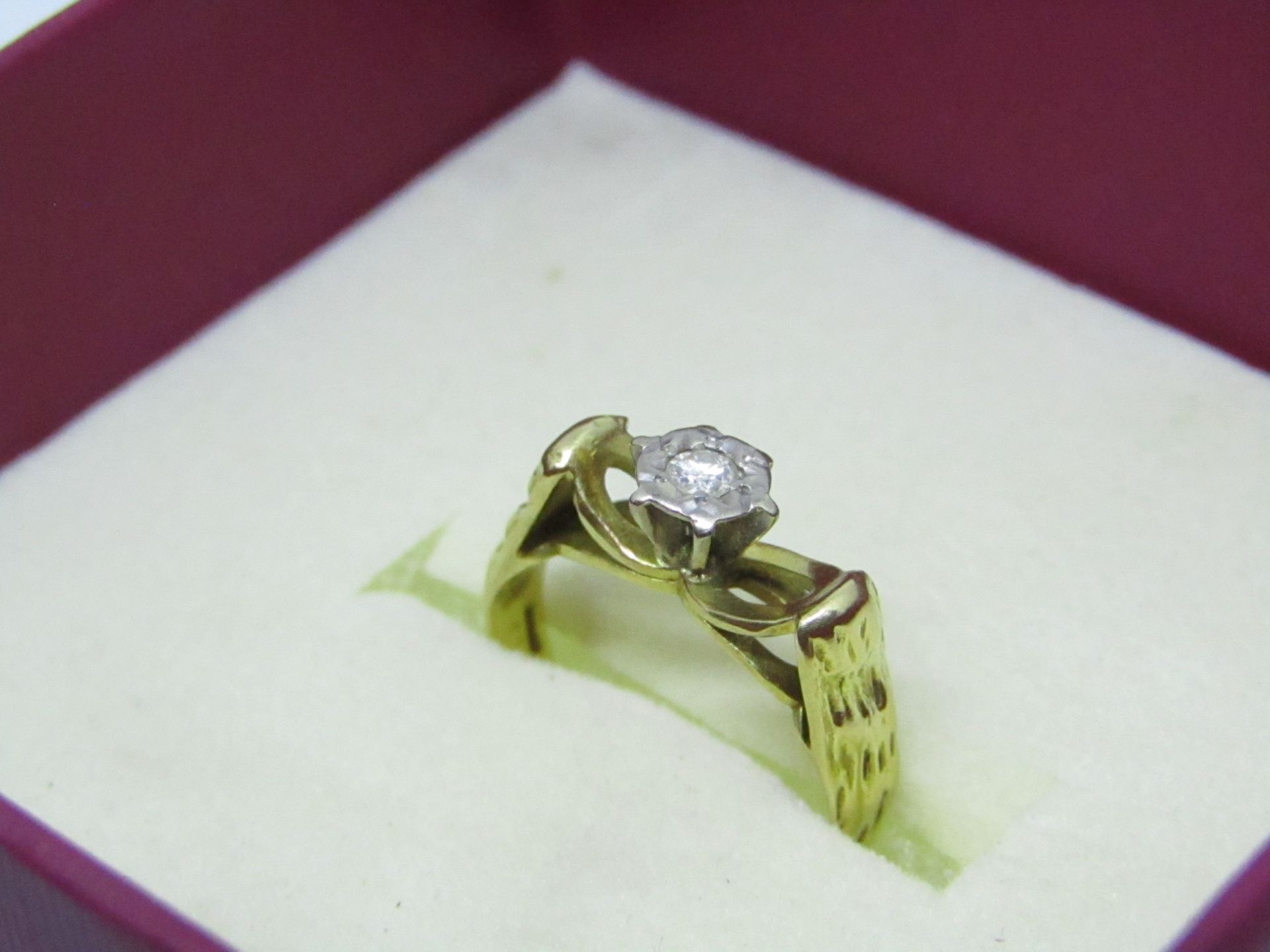 NO VAT!! Pre-owned 9ct Gold Diamond Engagement Ring in presentation box (item has been cleaned