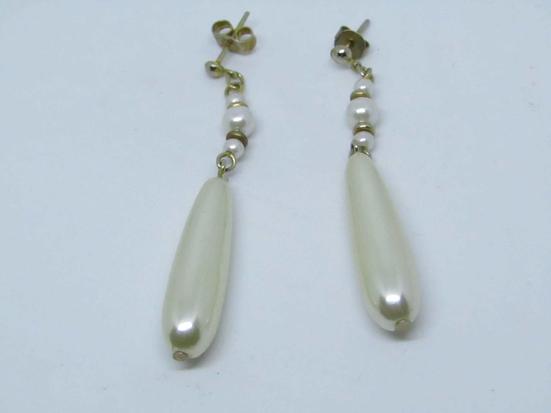 NO VAT!! Pre-owned 9ct Gold Drop Pearl Earrings in presentation box (item has been cleaned with