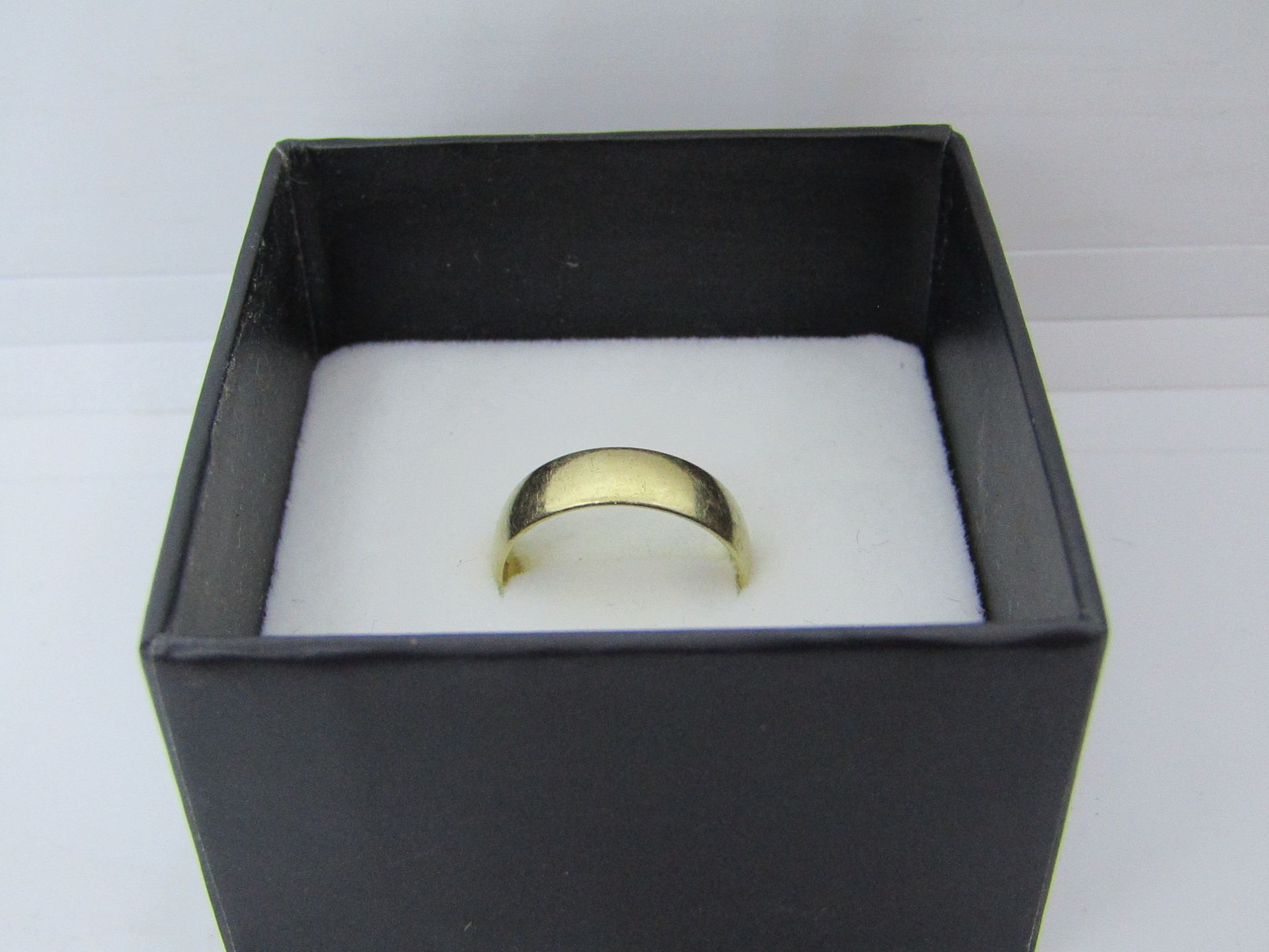 NO VAT!! Ladies Pre-Owned 9cy Gold Wedding Ring (item has been cleaned with Ultra Sonic Jewellery