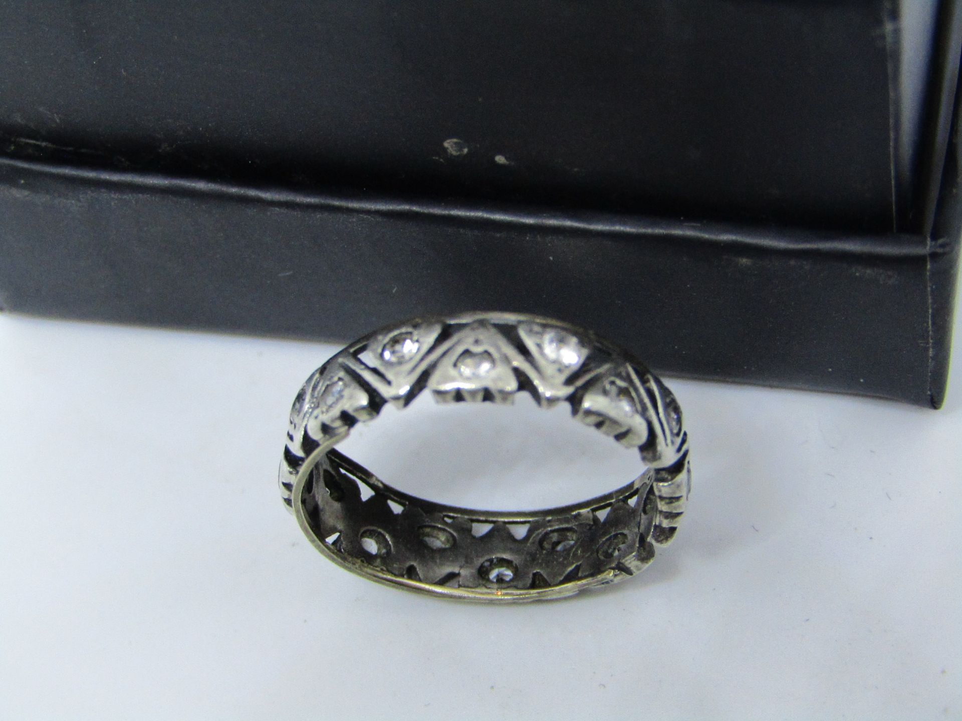 NO VAT!! Pre-owned 9ct White Gold with 16 small  Diamonds Ring (damaged scrap only) (item has been