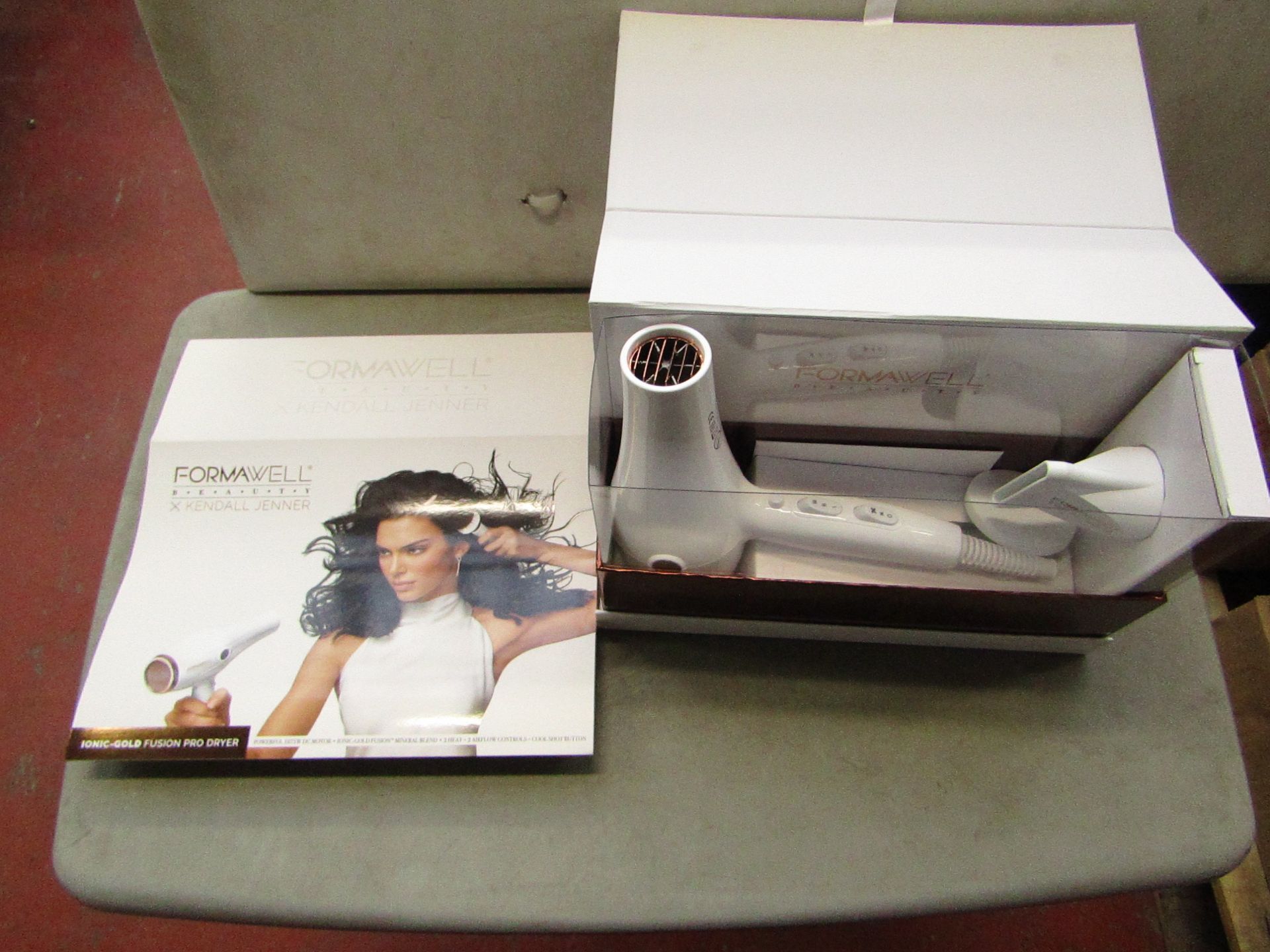 | 1X | KENDALL JENNER FORMAWELL BEAUTY PRO IONIC HAIR DRYER | REFURBISHED AND BOXED | NO ONLINE RE-