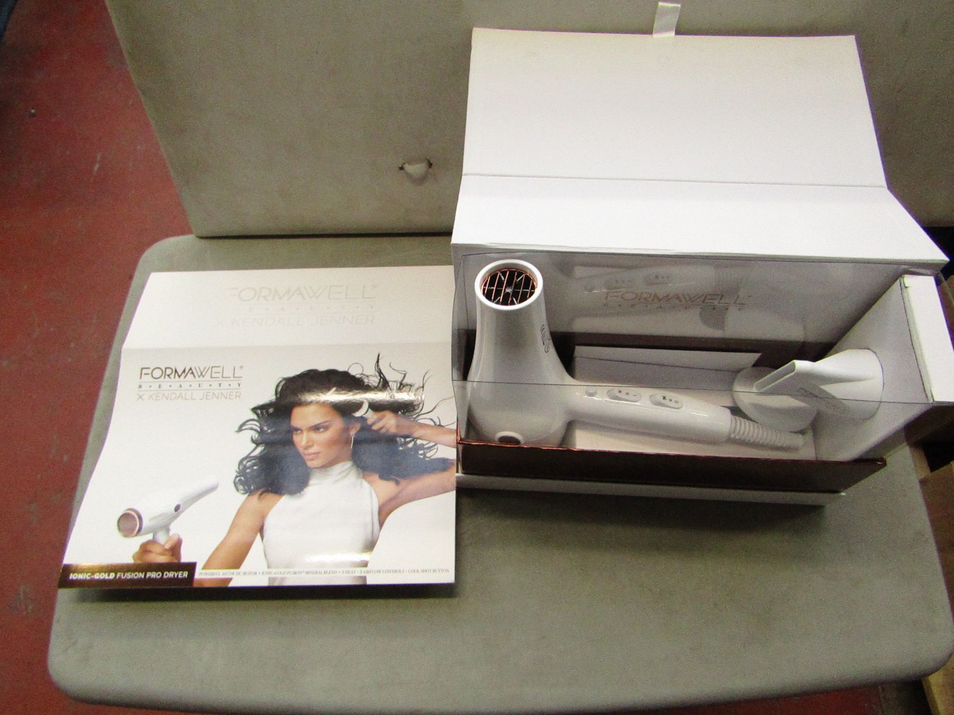 | 1X | KENDALL JENNER FORMAWELL BEAUTY PRO IONIC HAIR DRYER | REFURBISHED AND BOXED | NO ONLINE RE-