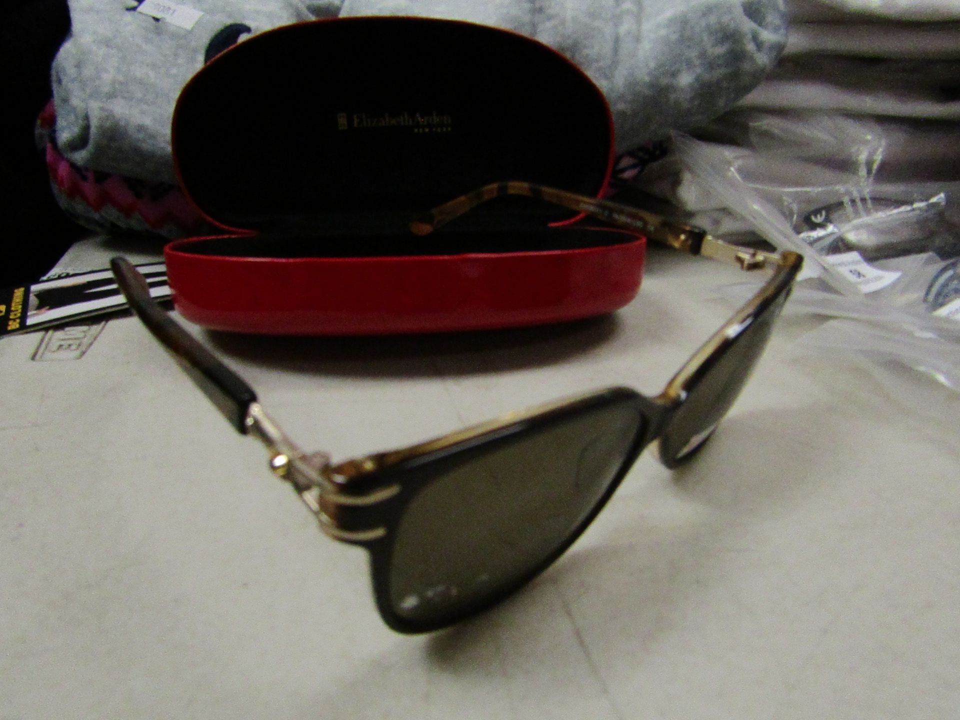 Elizabeth Arden Sunglasses ( Right Lense Needs Cleaning)