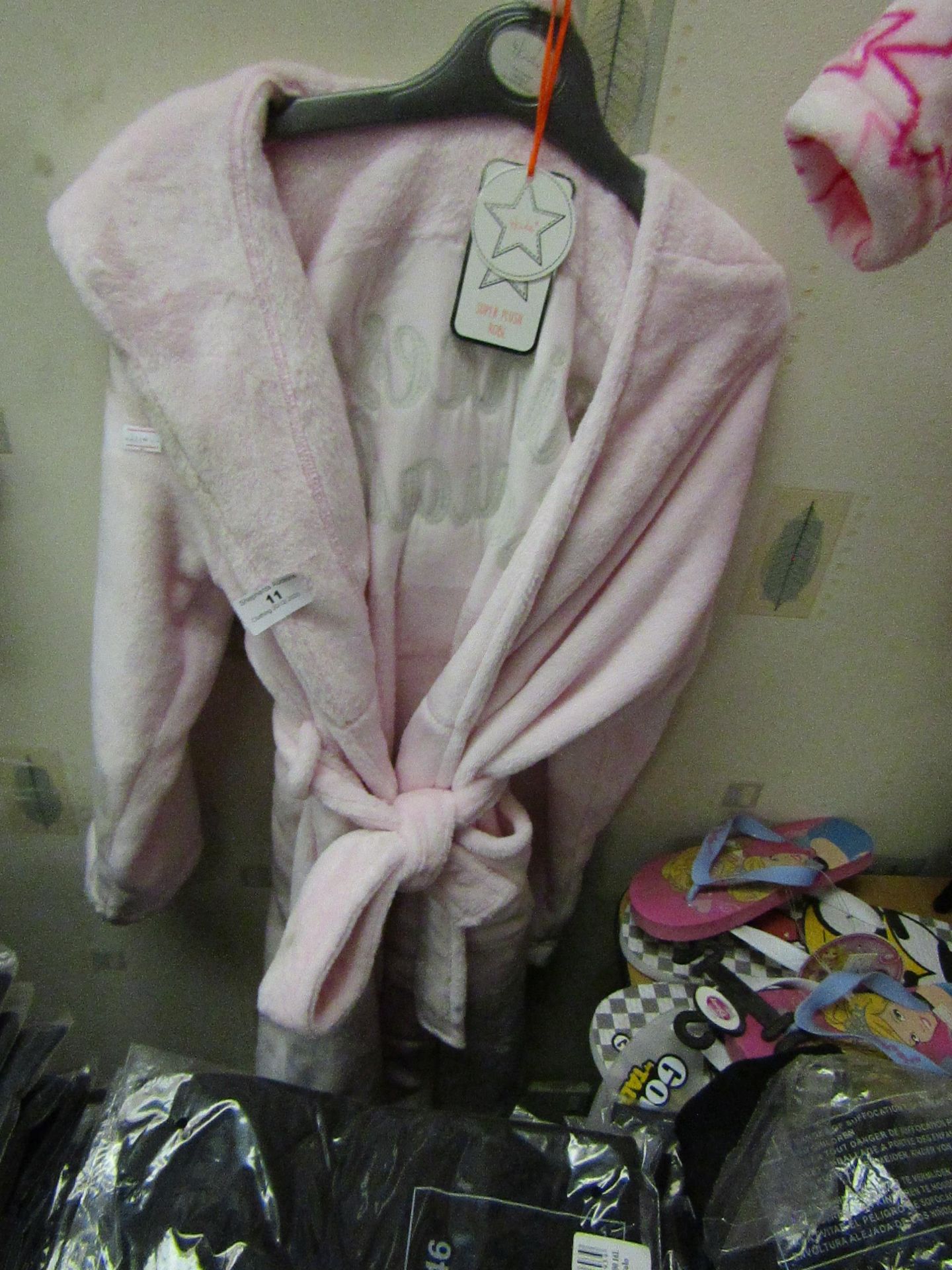 Girls Fleecy Dressing Gown Aged 7-8yrs New With Tags Has A Couple Of Marks On Needs Washing