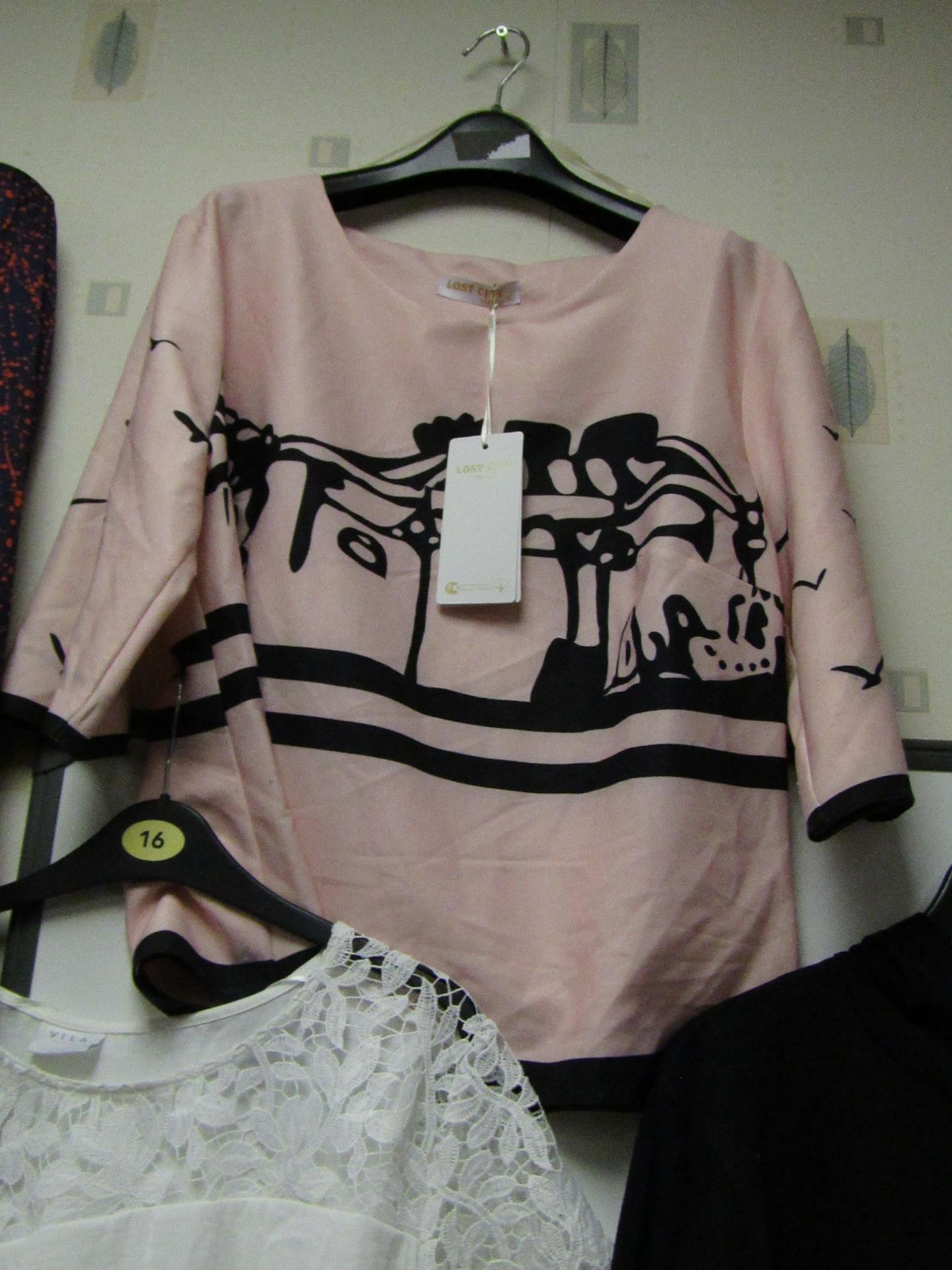 Lost City Ladies Top Size Approx Size 12 Has Tags