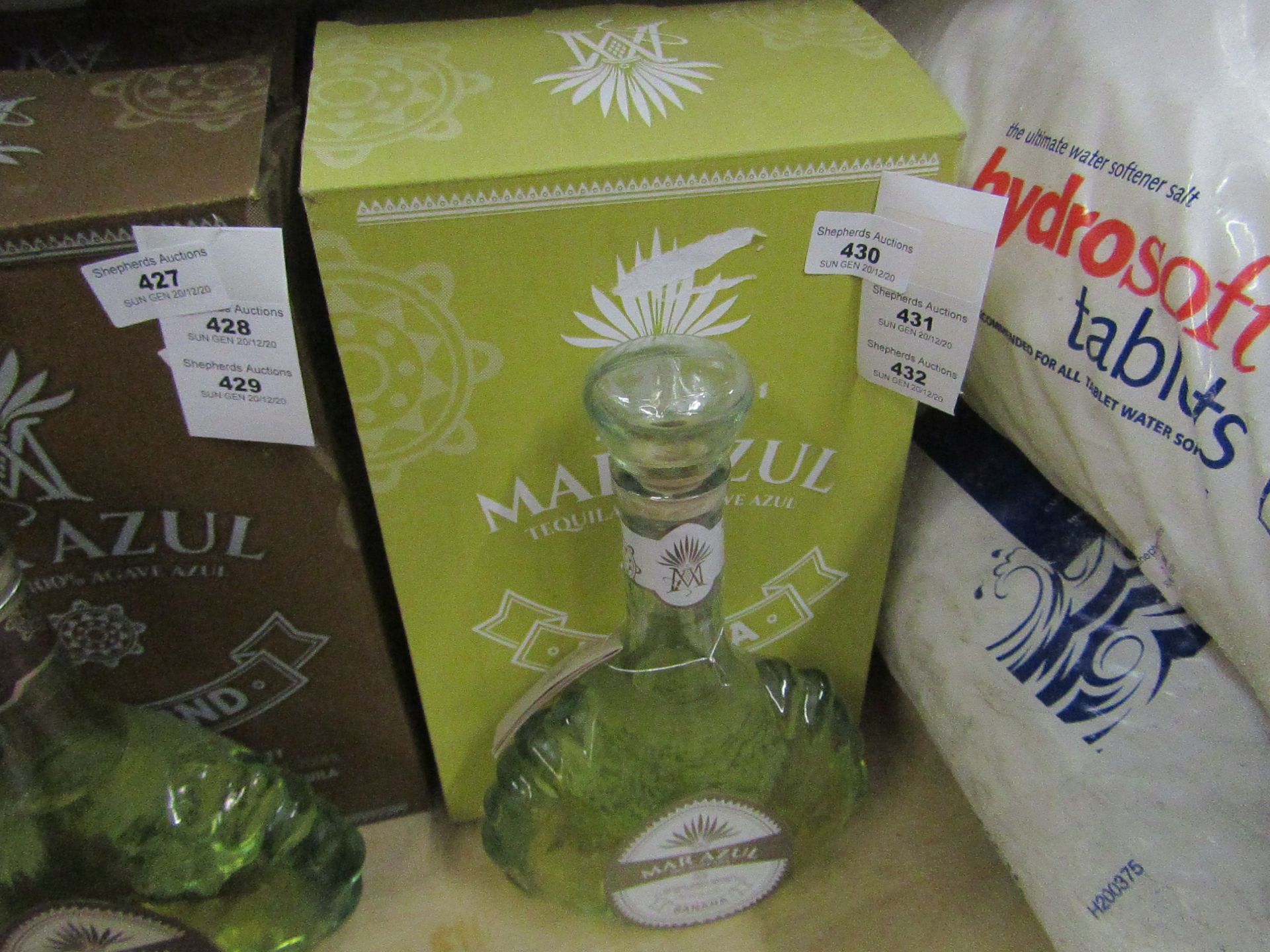 NO VAT!! 1 X 700ml Bottle of Mar Azul Banana flavoured Tequila, 25% ABV (50% proof), new and sealed,