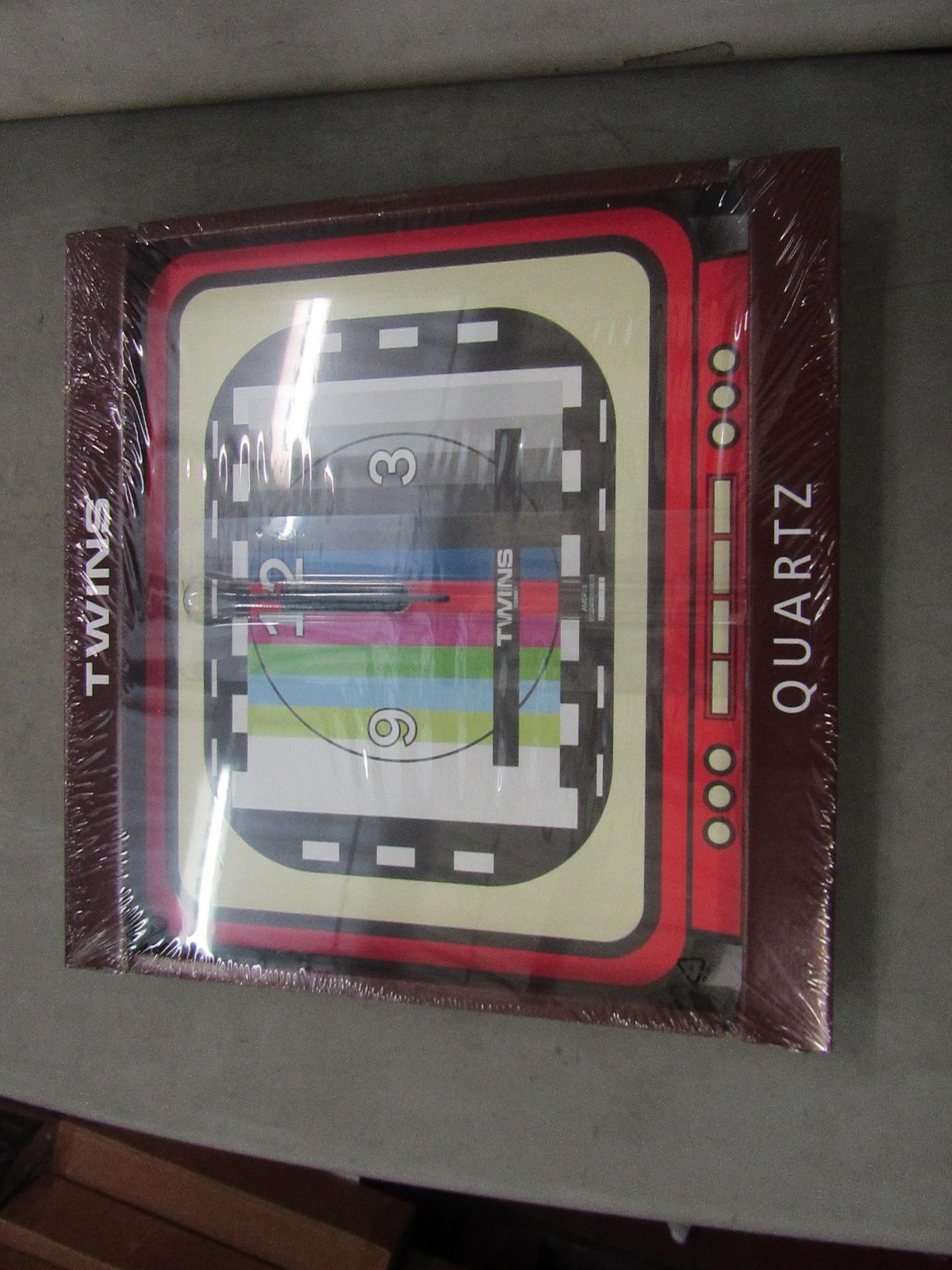 Twins Quartz Retro Wall Clock. New & Packaged