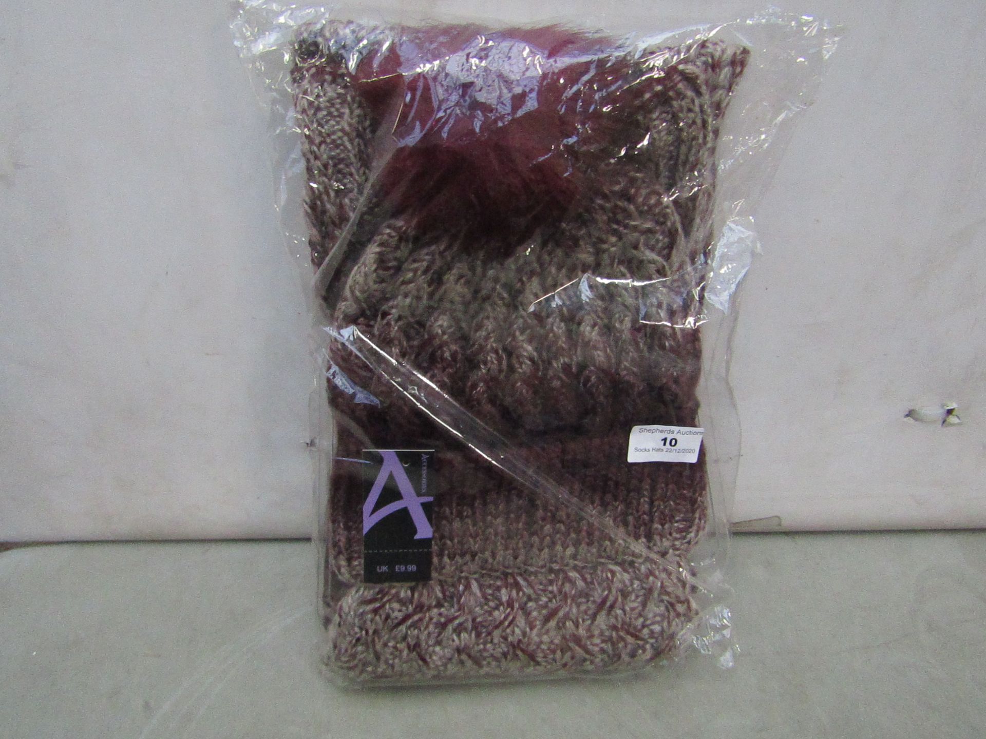 Accessories - White & Burgundy Dyed Knitted Wool Hat & Scarf Set - New & Packaged.