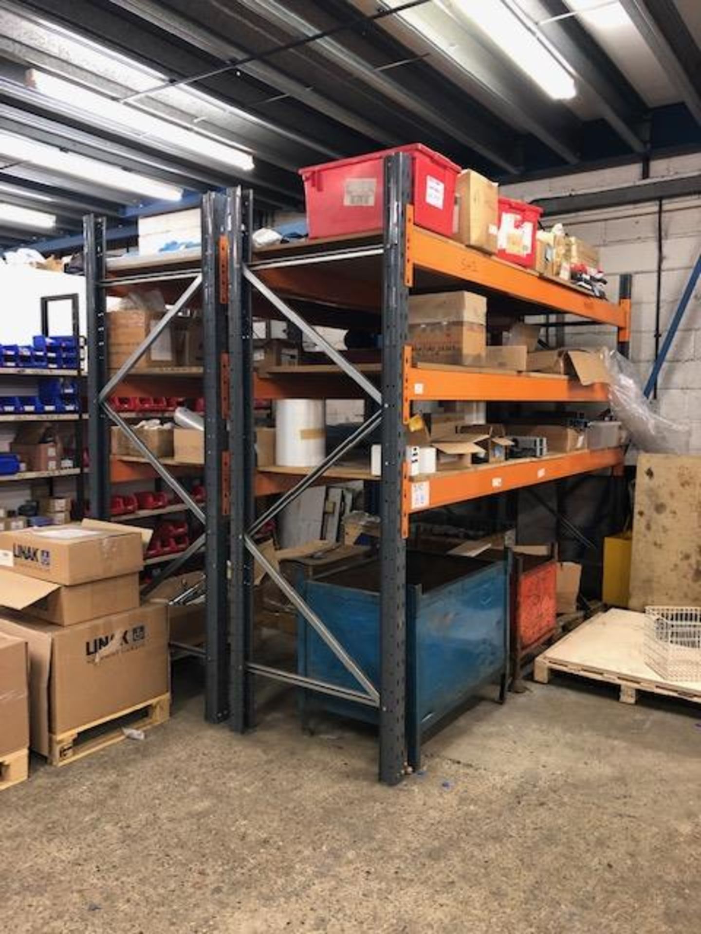 (2) Bays of pallet racking comprising (4) 2450mm x 900mm upright frames & (12) 3200mm beams