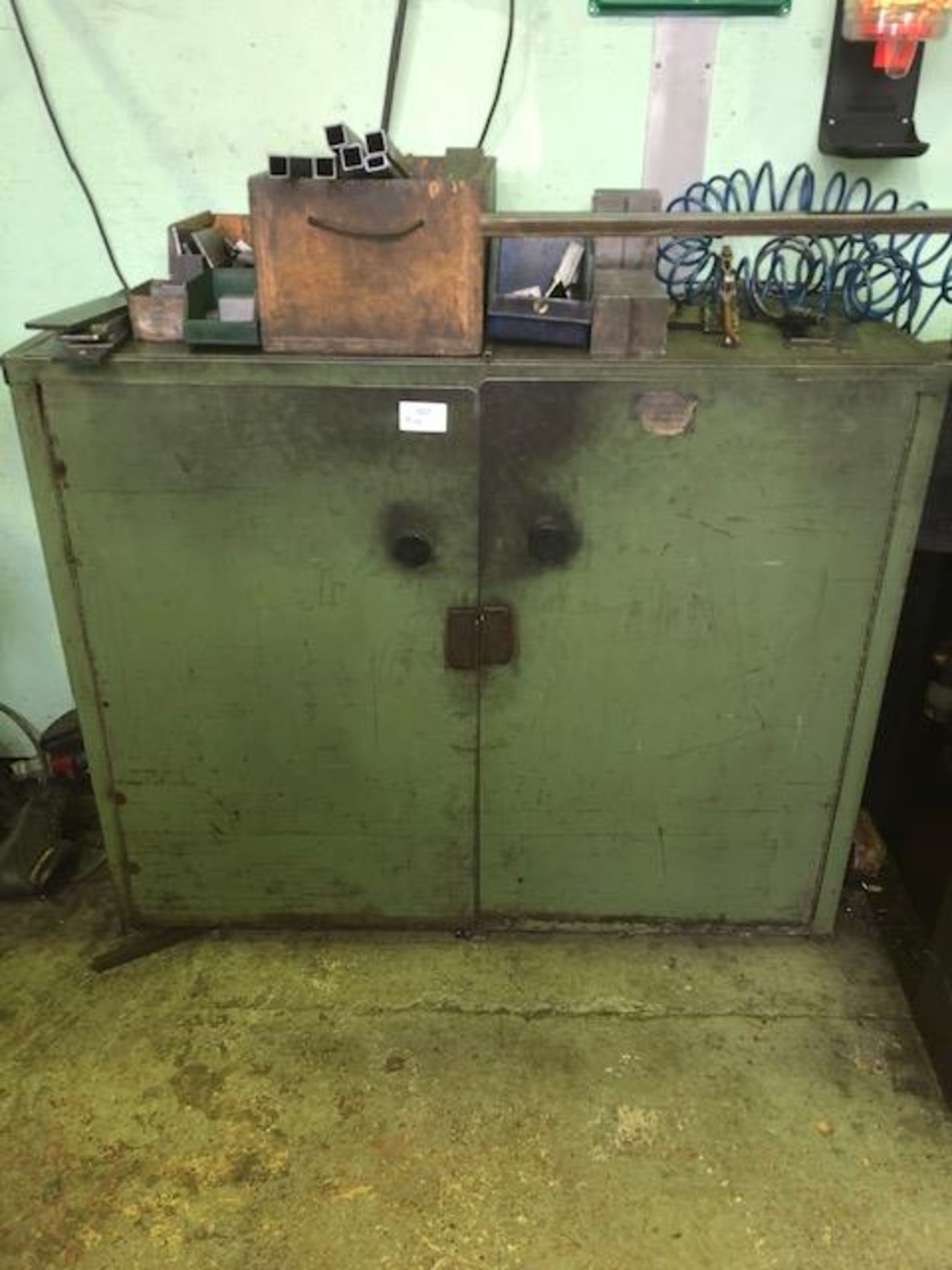 Steel cabinet including large quantity of drill bits and associated tooling - Image 6 of 6