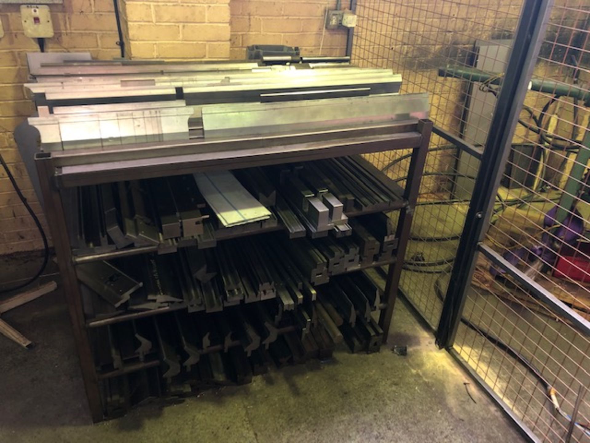 Guifil CCS 25-80 press brake 80 tonne with large quantity of tooling - Image 7 of 9