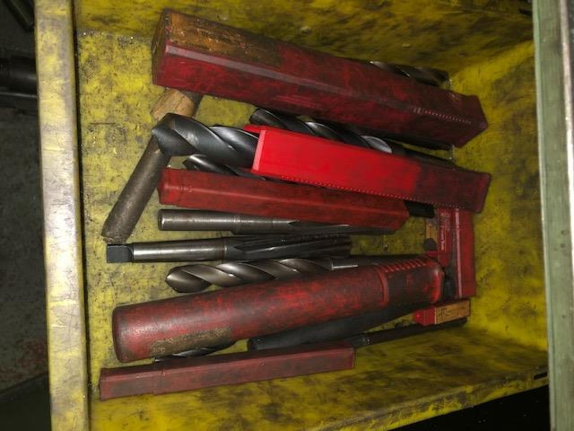 Steel cabinet including large quantity of drill bits and associated tooling - Image 5 of 8