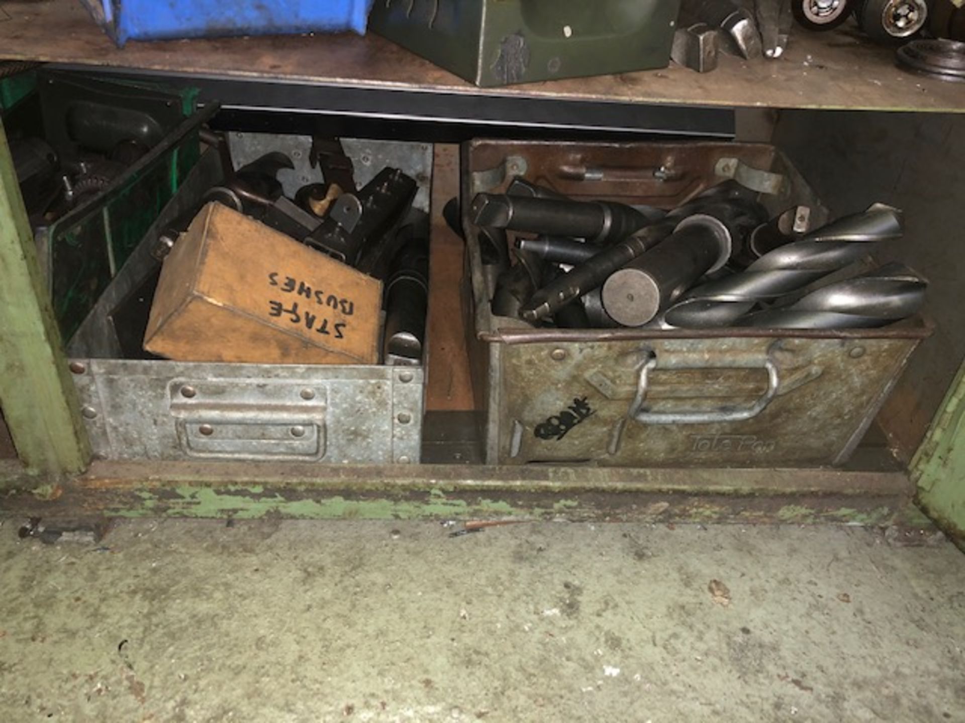 Steel cabinet including large quantity of drill bits and associated tooling - Image 5 of 6