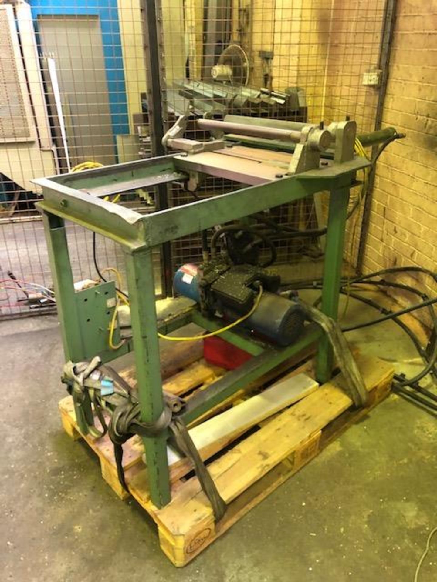 Motorised metal working machine - Image 2 of 3