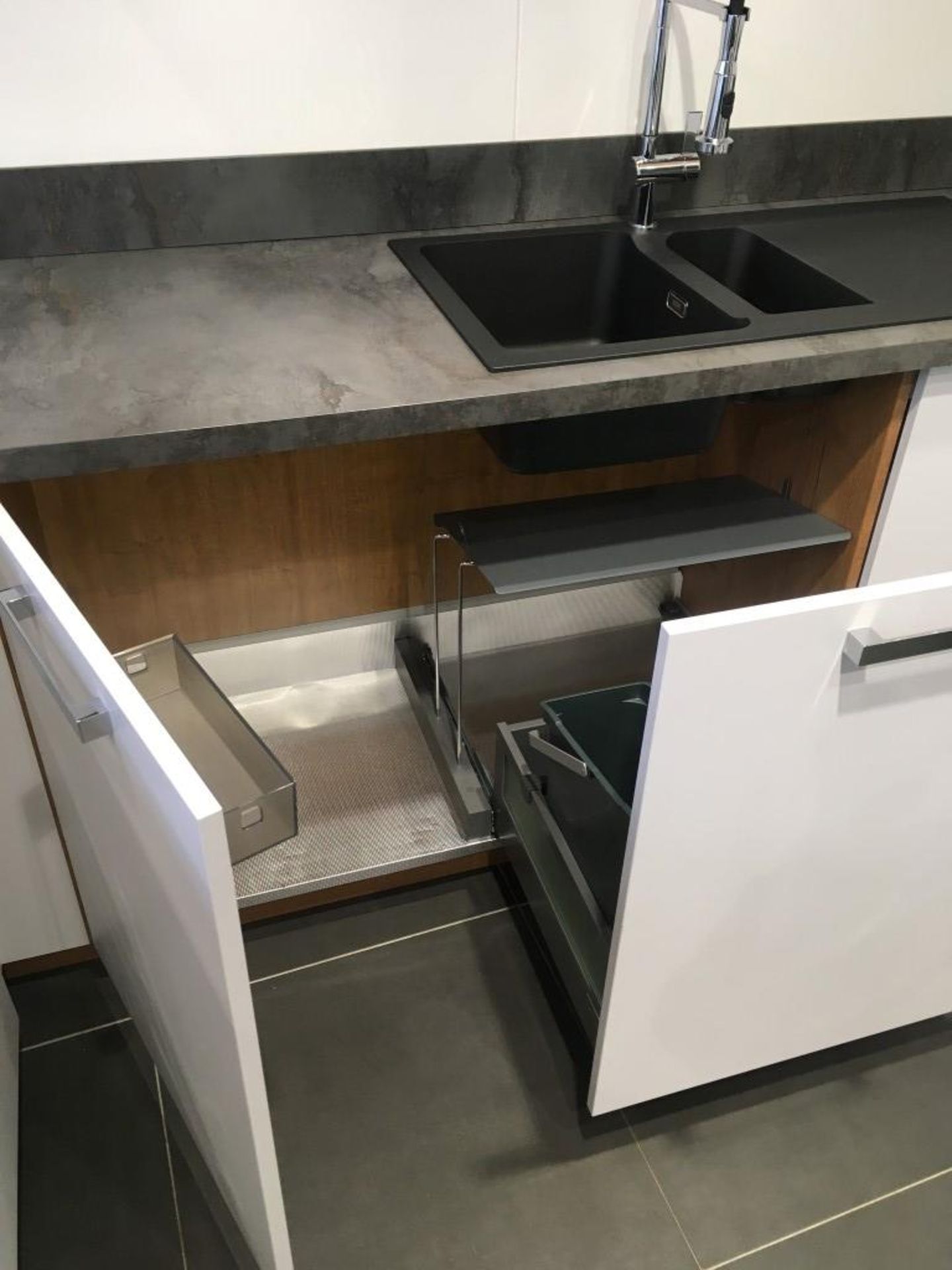 Schmidt U shape kitchen with white laminate cupboards & grey worktops - Image 6 of 9