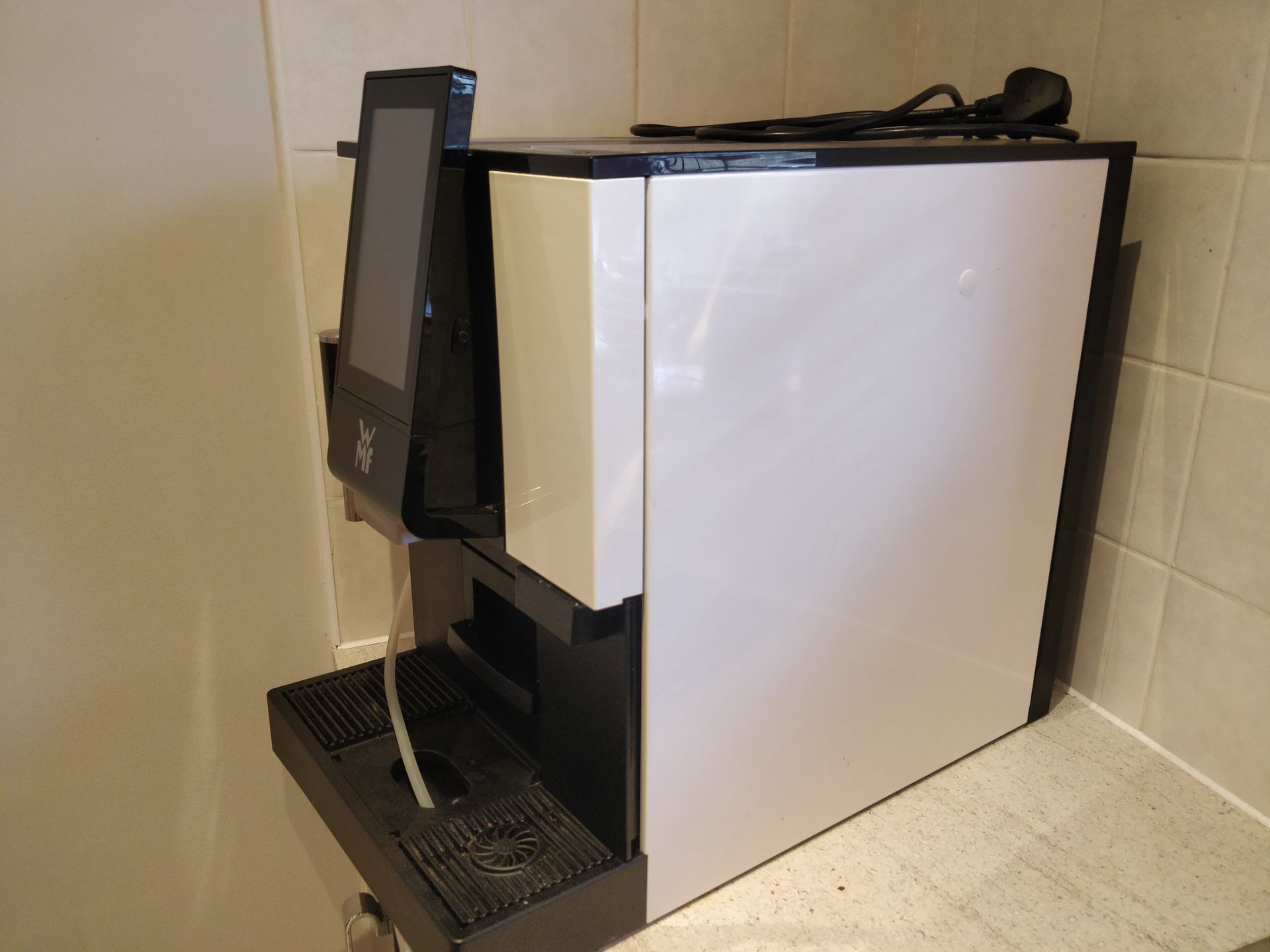 WMF 1100S - 4.5L Commercial Automatic Bean to cup coffee machine (2019) - Image 2 of 3