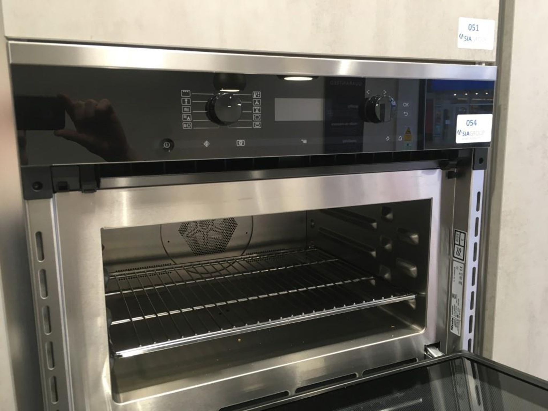 Miele H6200BM single oven - Image 3 of 4