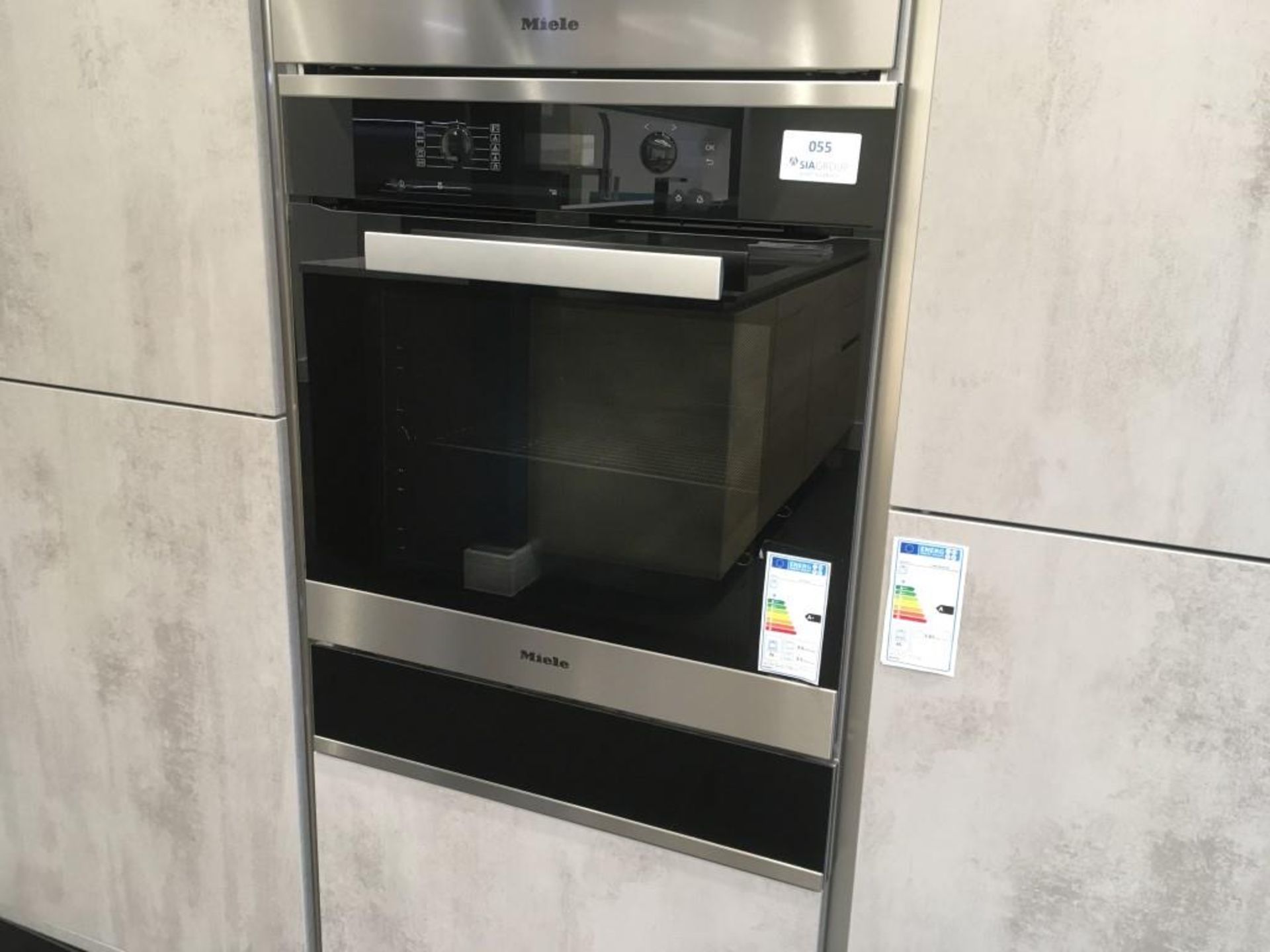 Miele H6260BP single oven