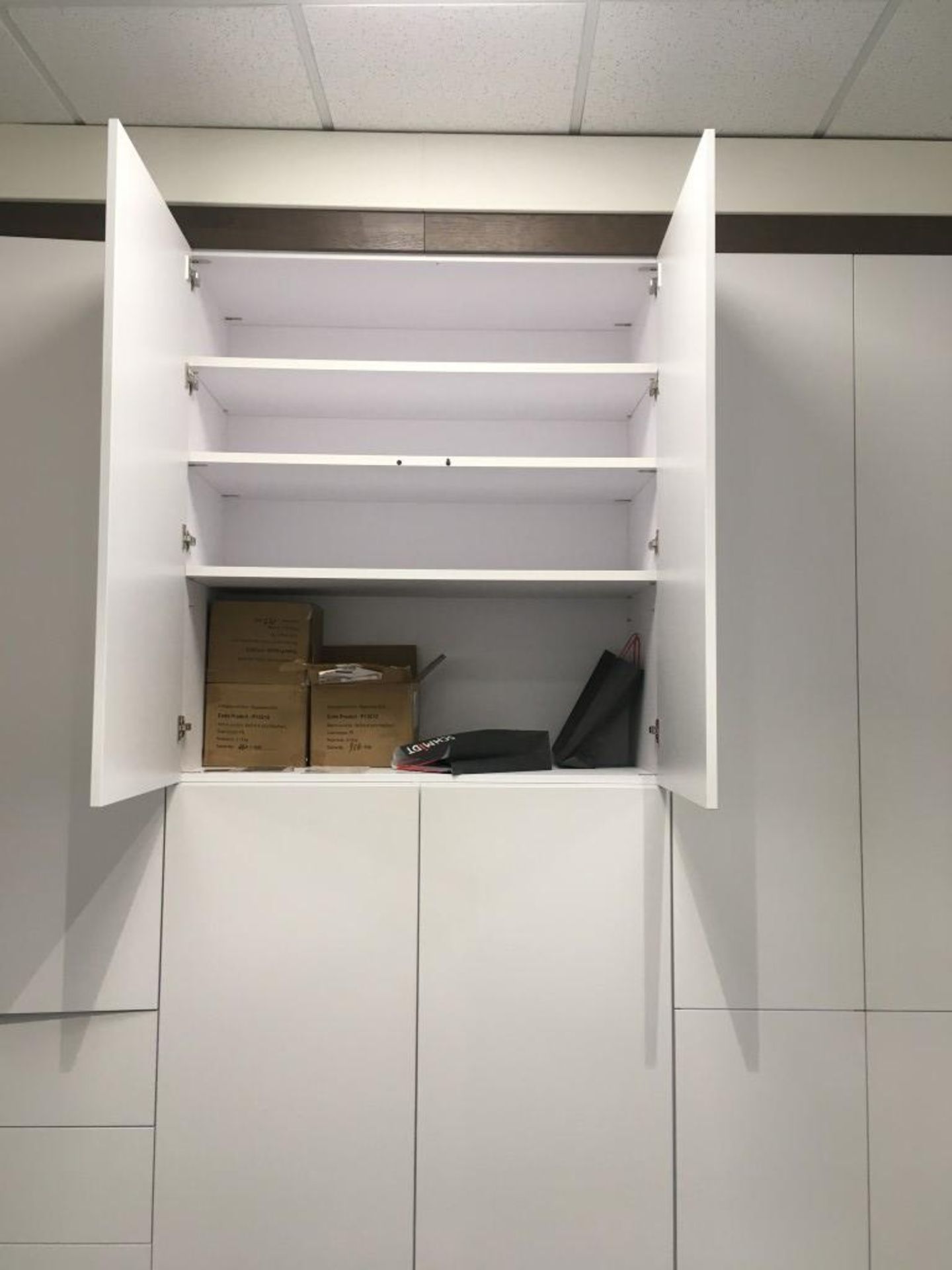 White laminate 8' wall mount storage unit including integrated soft close six drawer unit - Image 4 of 5