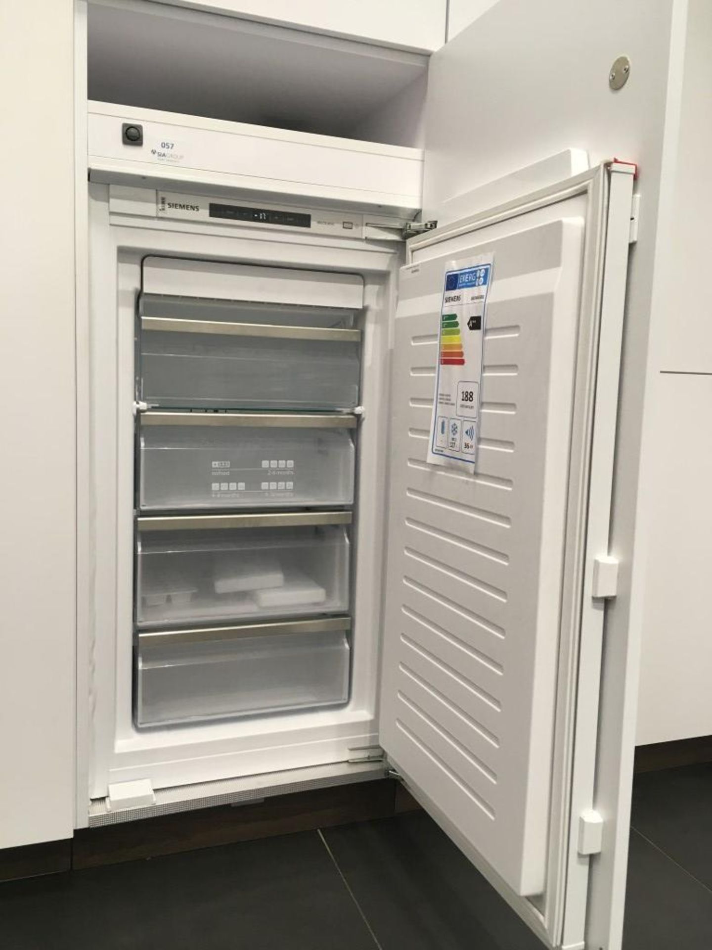 Siemens GI41NAE30G floor standing freezer - Image 2 of 4