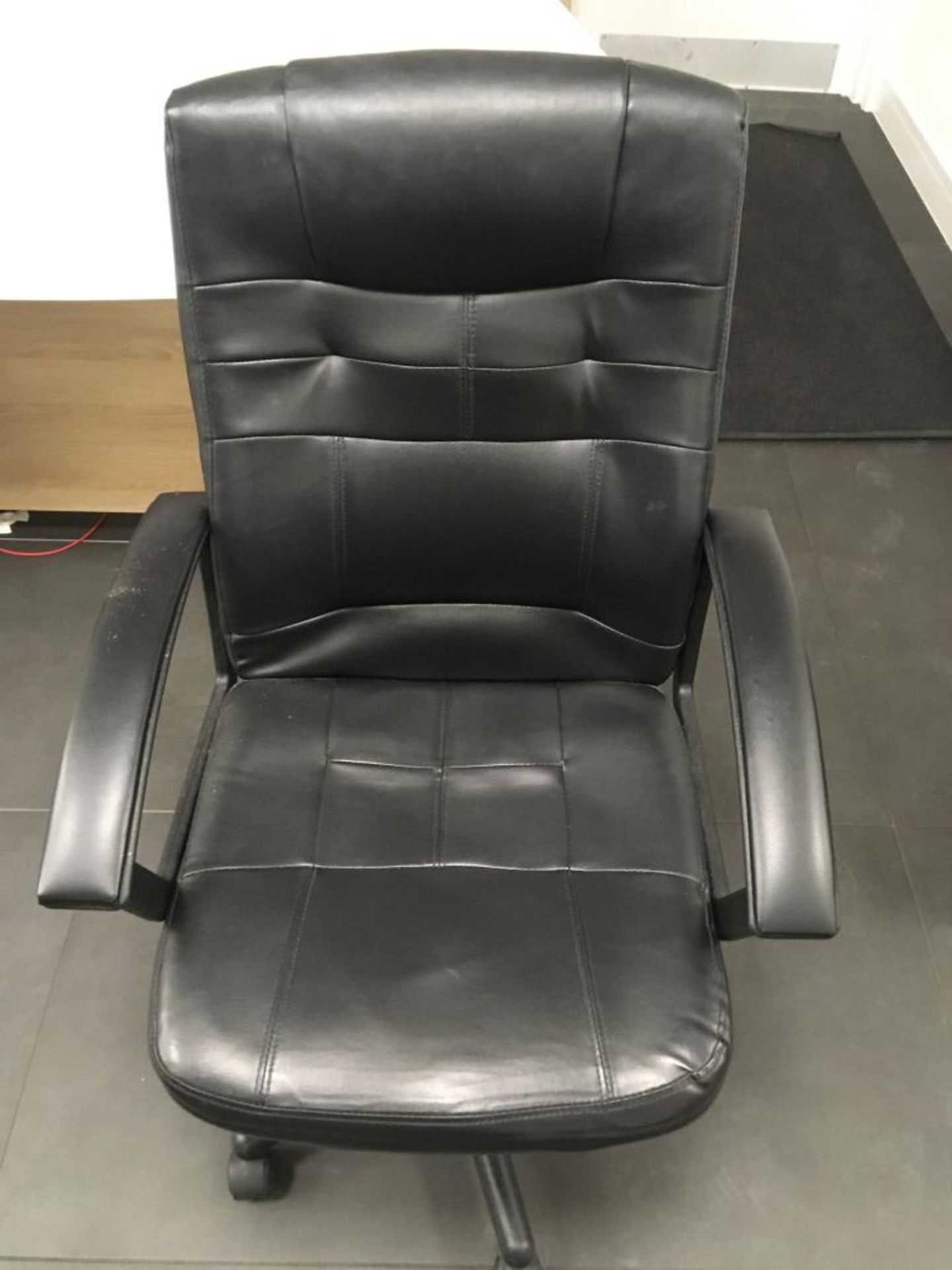 (2) Faux leather swivel chairs - Bild 2 aus 3