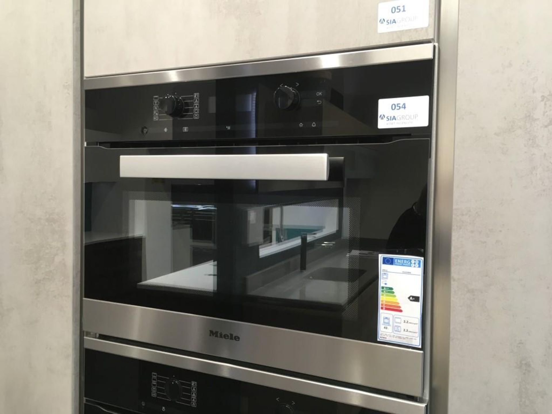 Miele H6200BM single oven