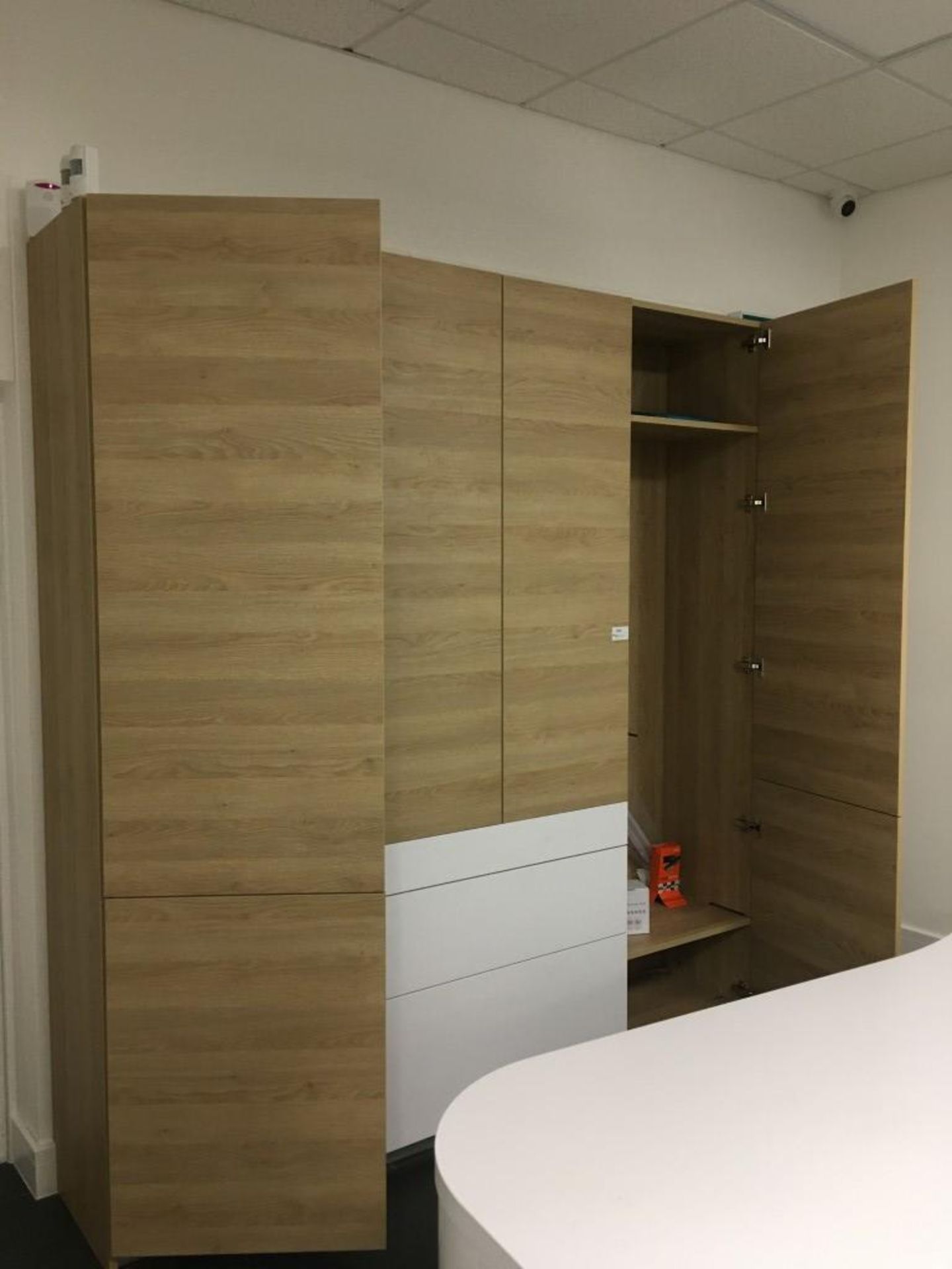 Schmidt 6' White high gloss & light oak laminate storage unit - Image 3 of 4