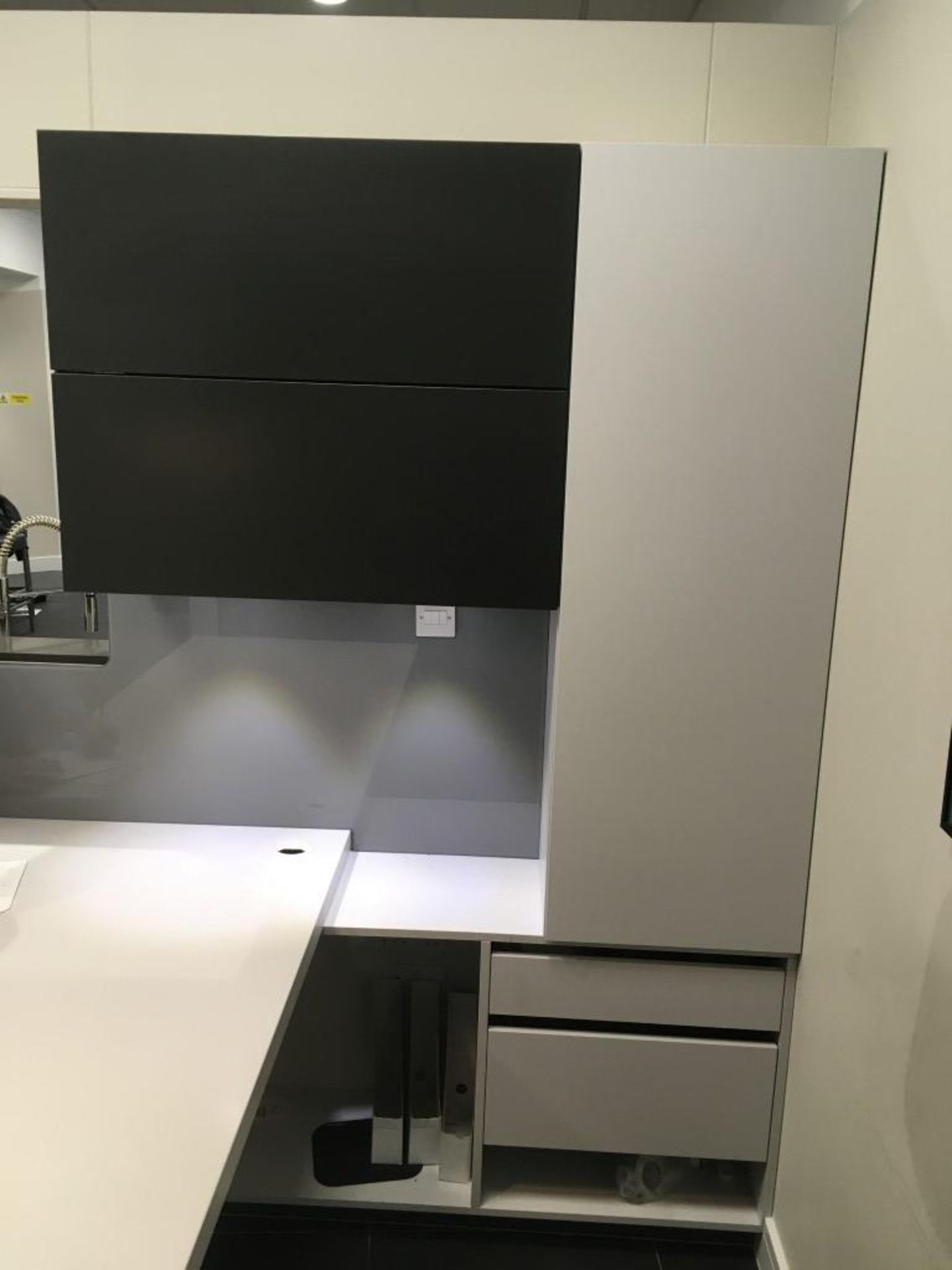 6' Fitted white laminate desk including grey & white wall mounted cabinetry - Image 2 of 3