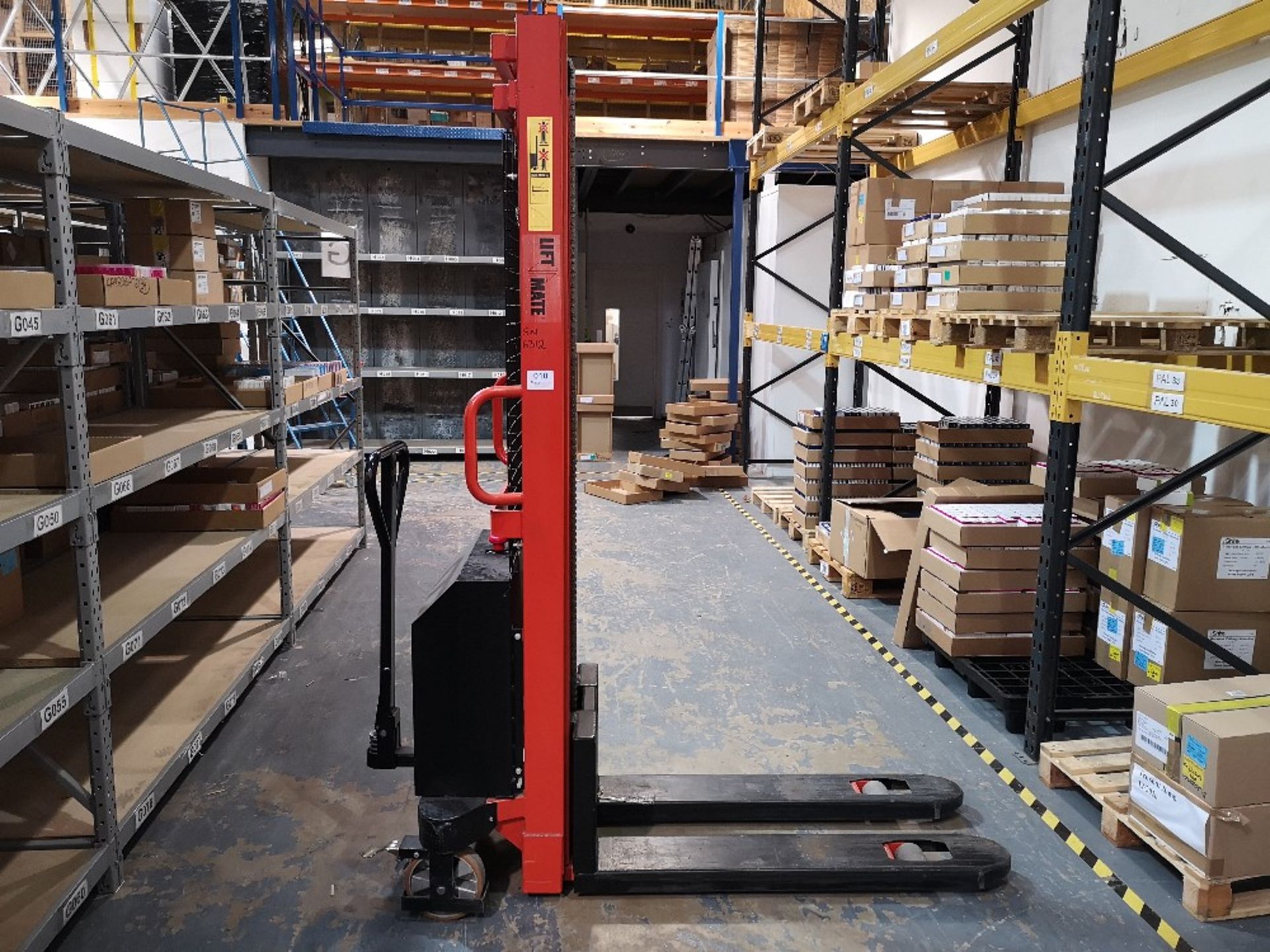 Liftmate electric lift pallet stacker 1000kg capacity 4.2m max height - Image 2 of 5