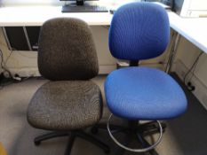 (7) Operator chairs