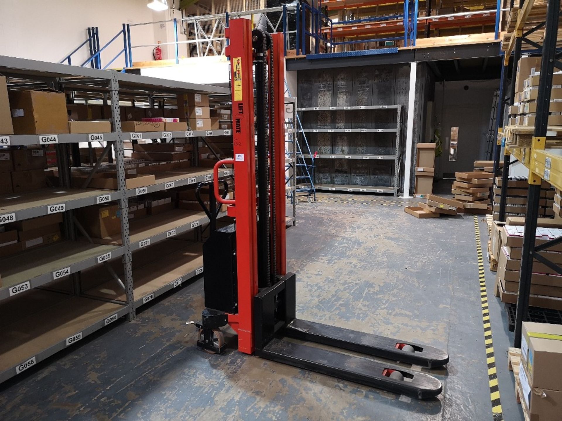 Liftmate electric lift pallet stacker 1000kg capacity 4.2m max height