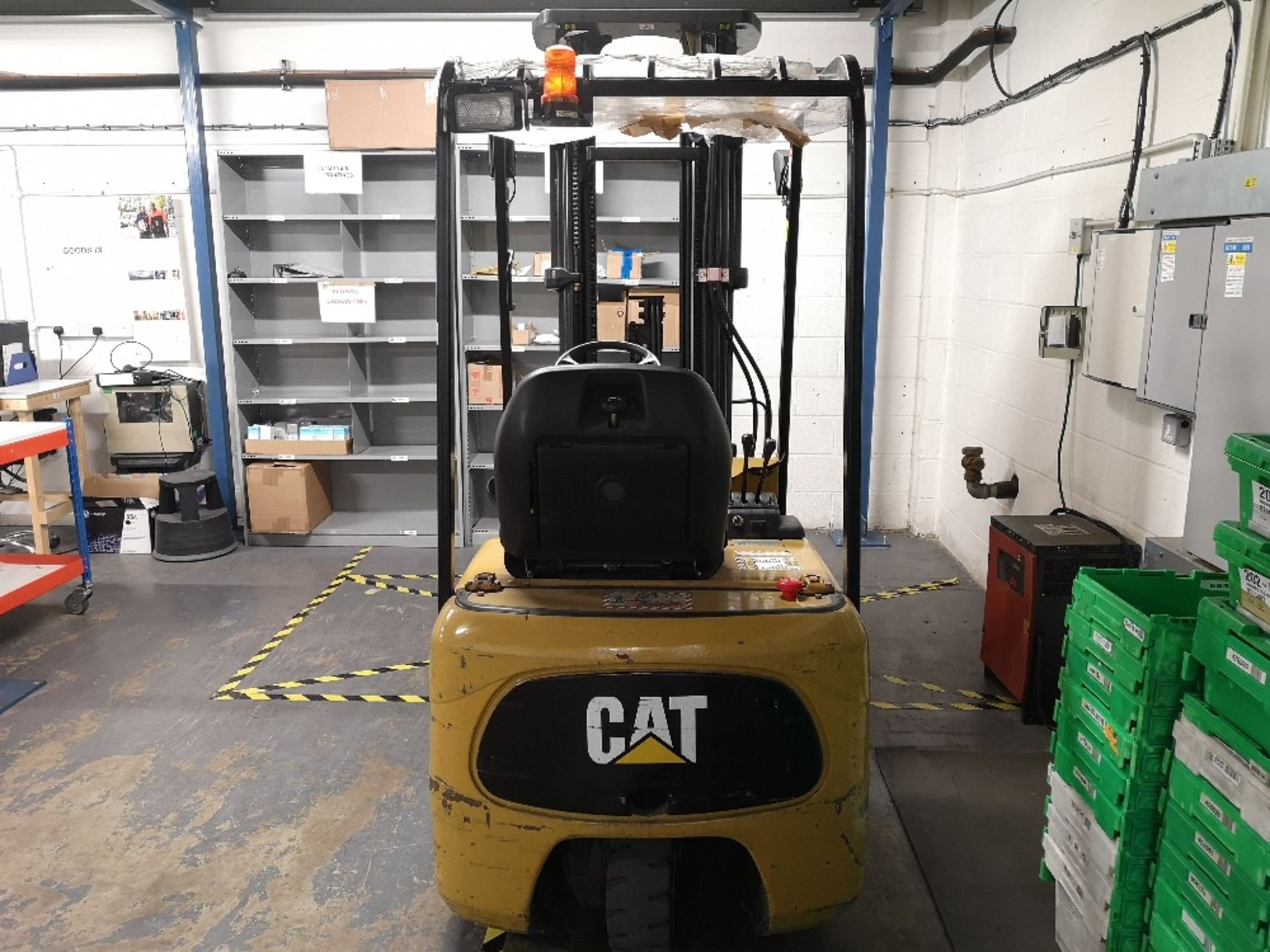 Caterpillar EP15 electric forklift with RD165 Charger - Image 3 of 10