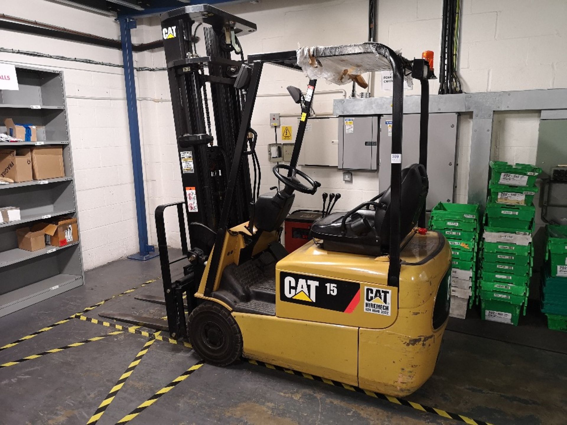 Caterpillar EP15 electric forklift with RD165 Charger - Image 2 of 10