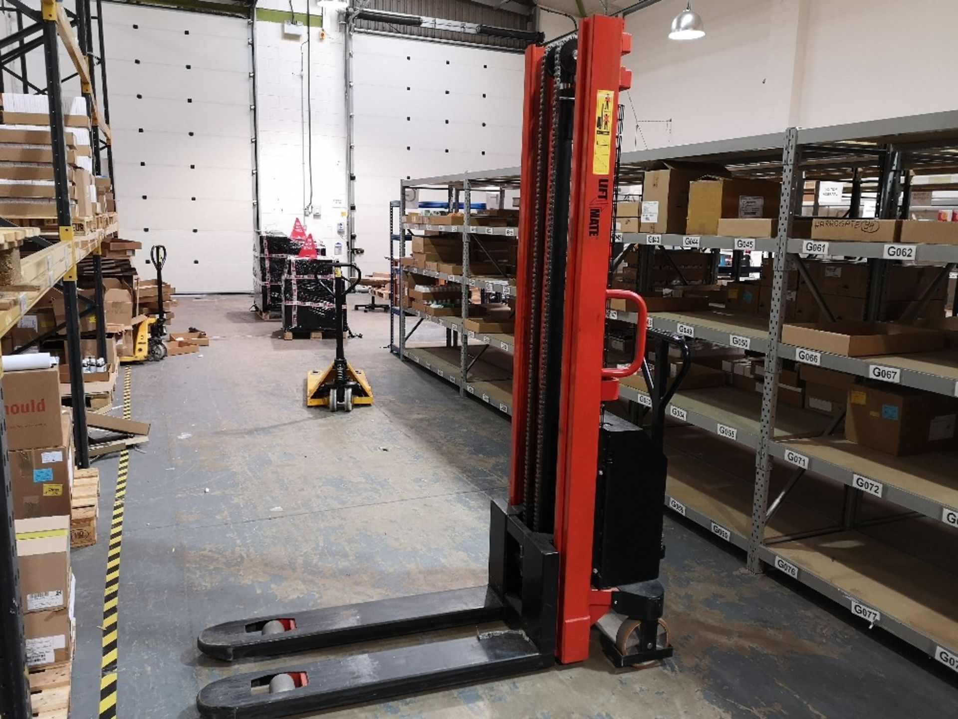 Liftmate electric lift pallet stacker 1000kg capacity 4.2m max height - Image 3 of 5