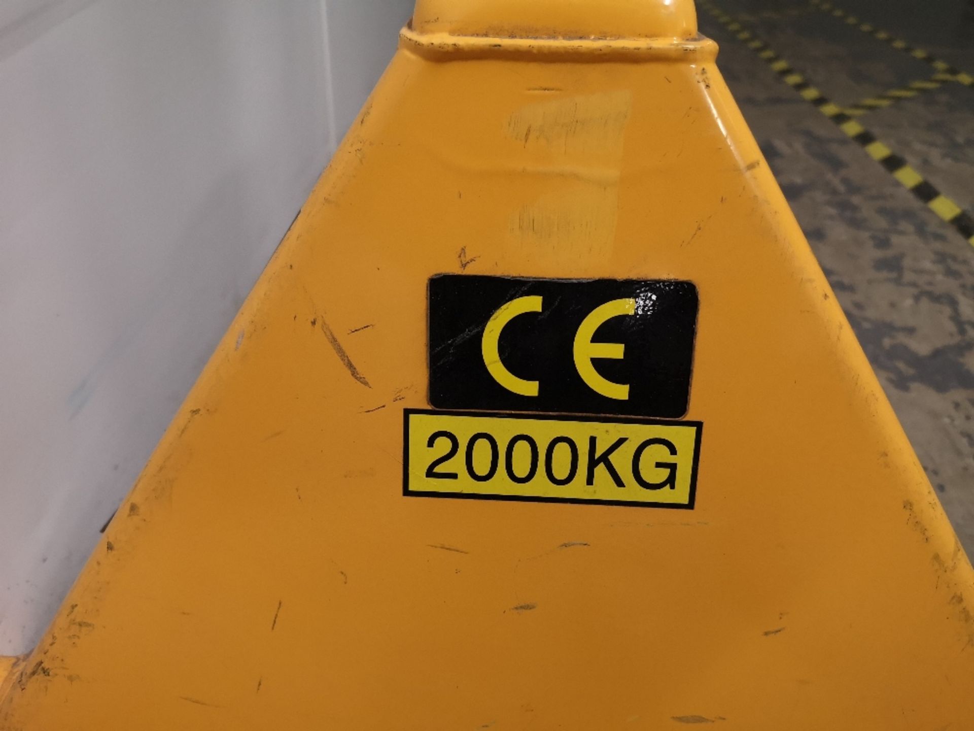 Pallet truck - 2000kg maximum weight - Image 3 of 3