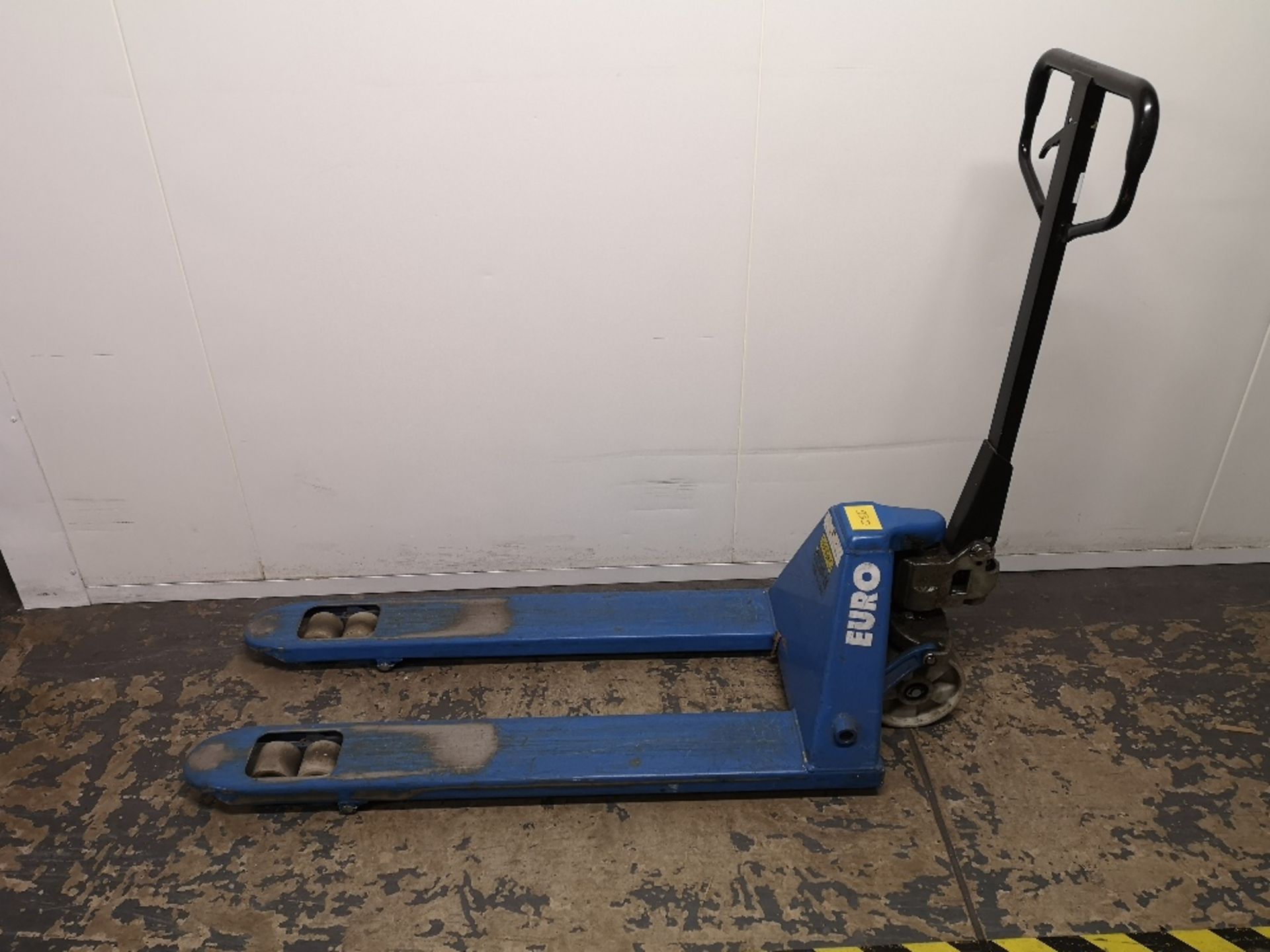 Euro pallet truck - 2000kg maximum weight