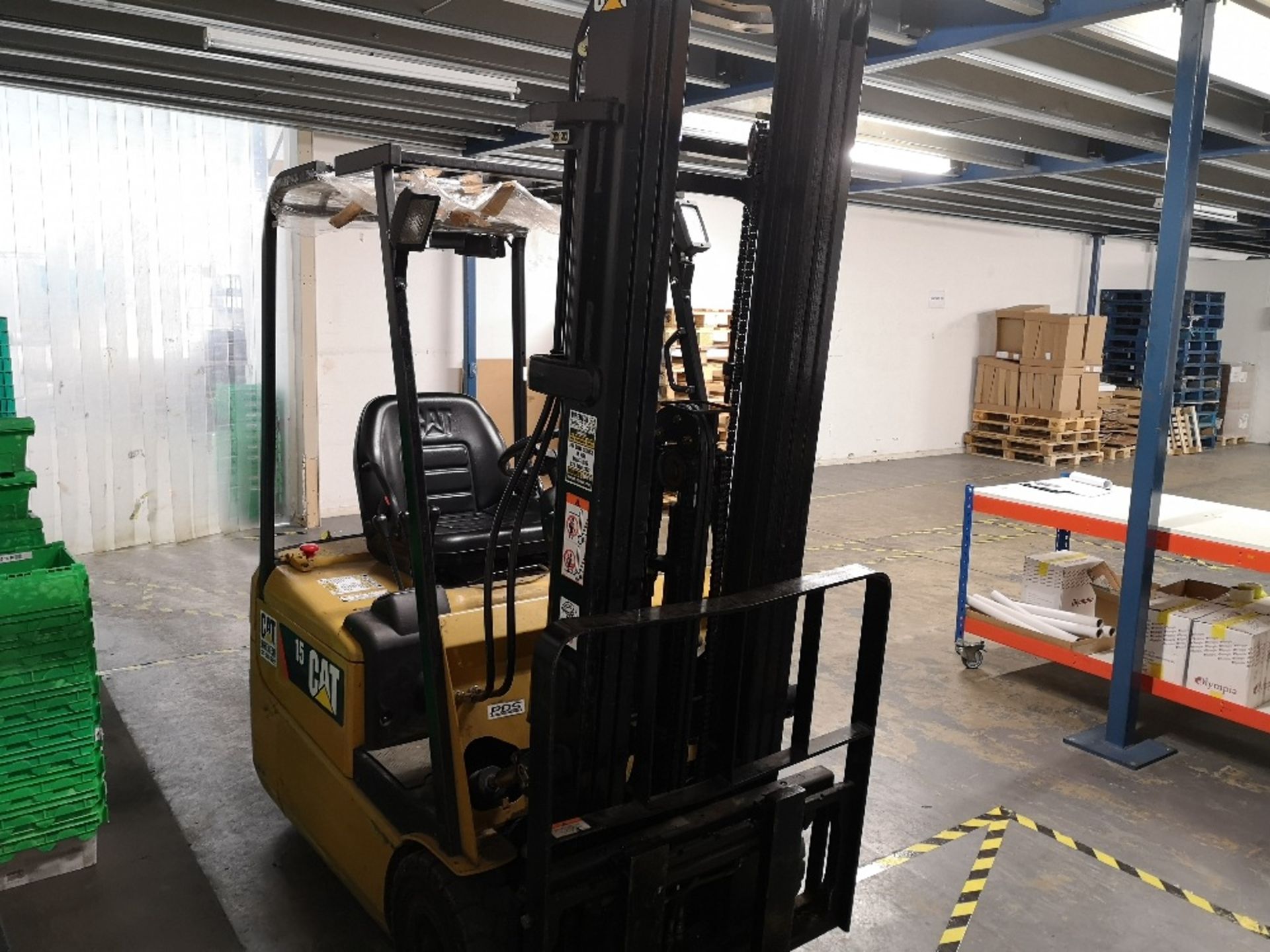 Caterpillar EP15 electric forklift with RD165 Charger - Image 4 of 10