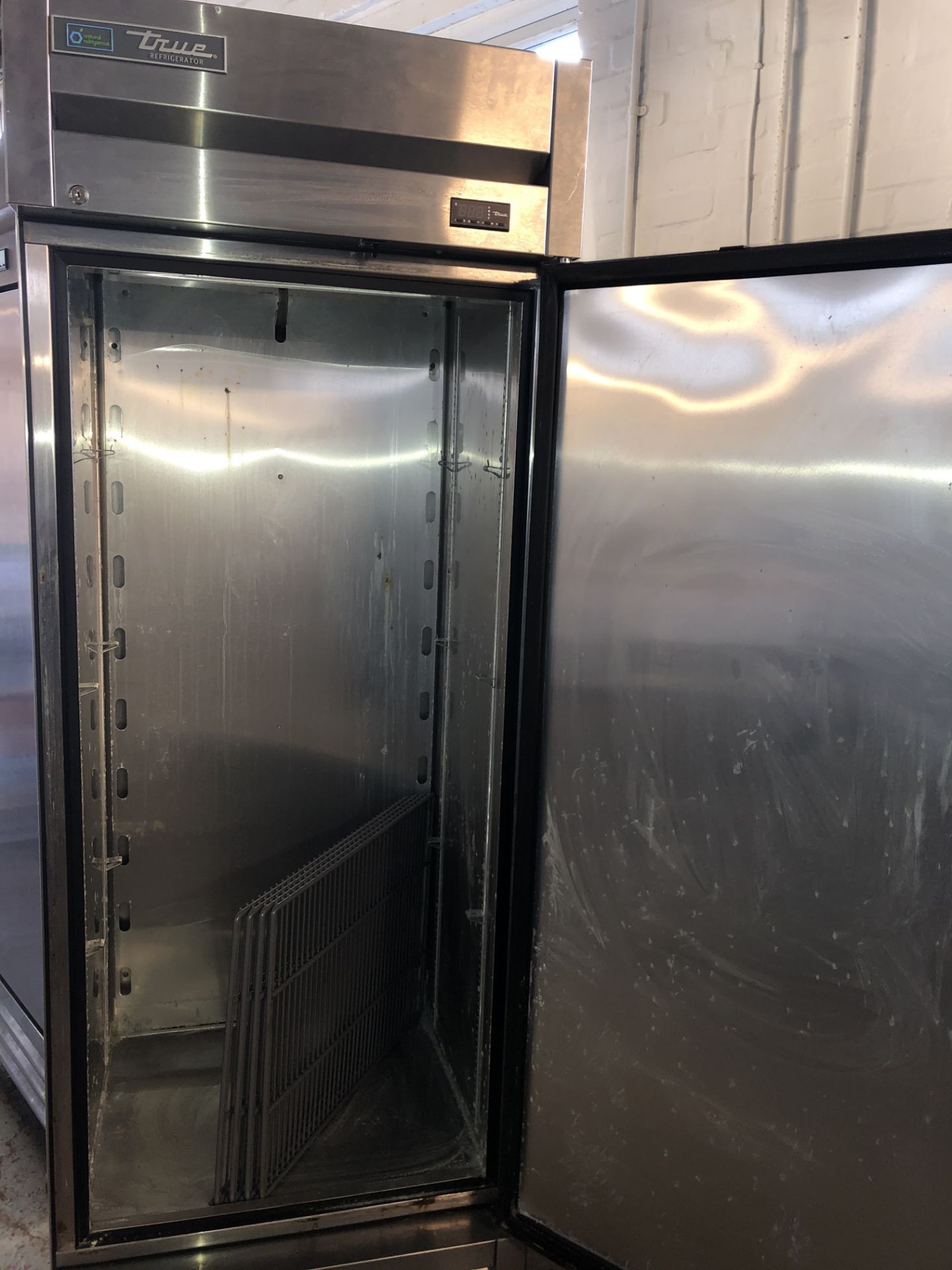 True Refrigeration T-19E-HC Upright Commercial Stainless Steel Fridge - Image 4 of 4