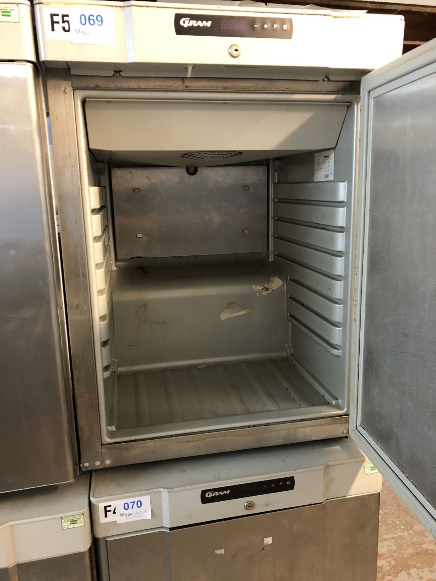 Gram F210 RG 3N Compact Single Door 125Ltr Stainless Steel Undercounter Freezer - Image 2 of 3