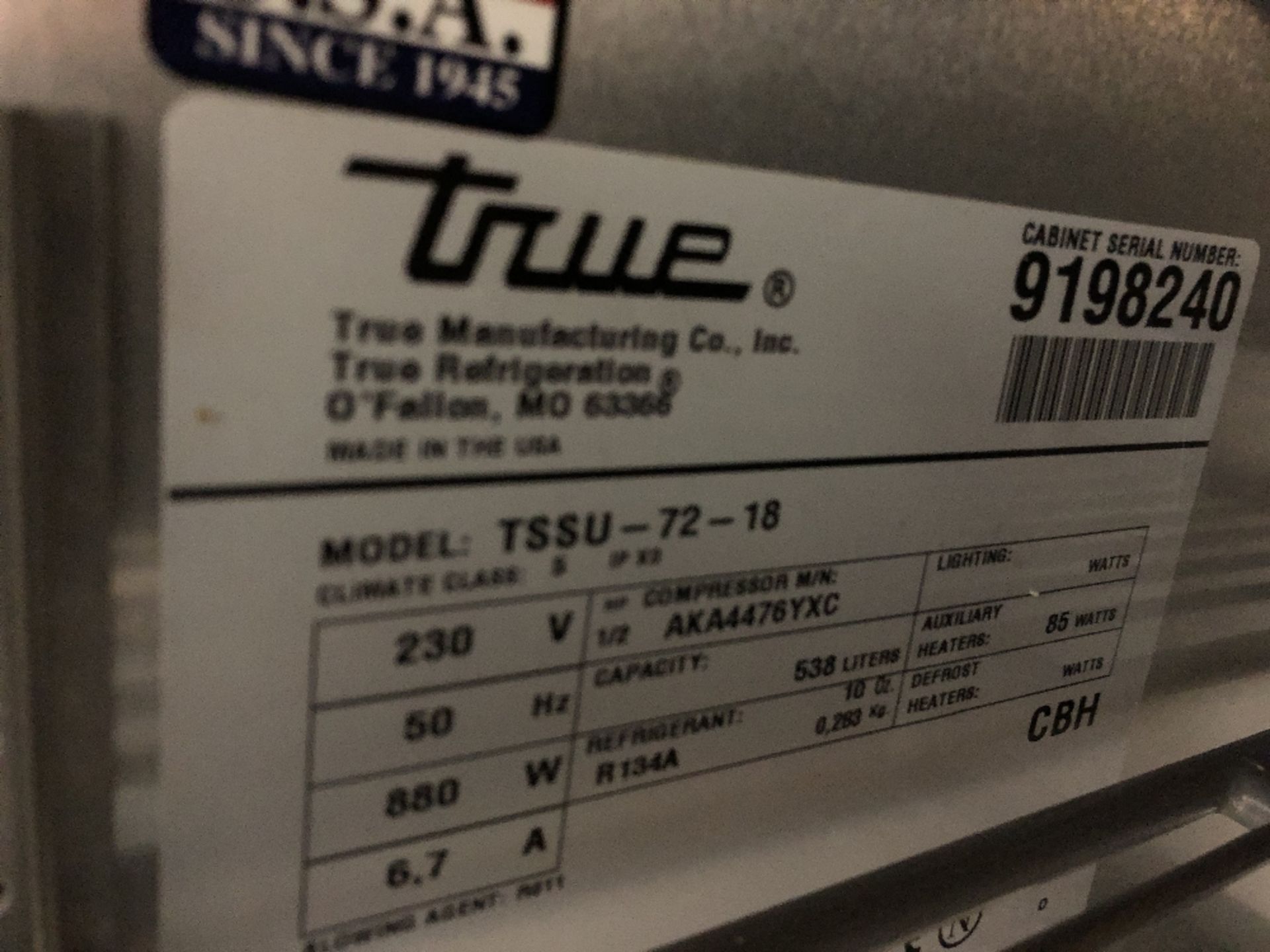 True TSSU-72-18 3 Door 538Ltr Stainless Steel Salad Preparation Counter - Image 5 of 5