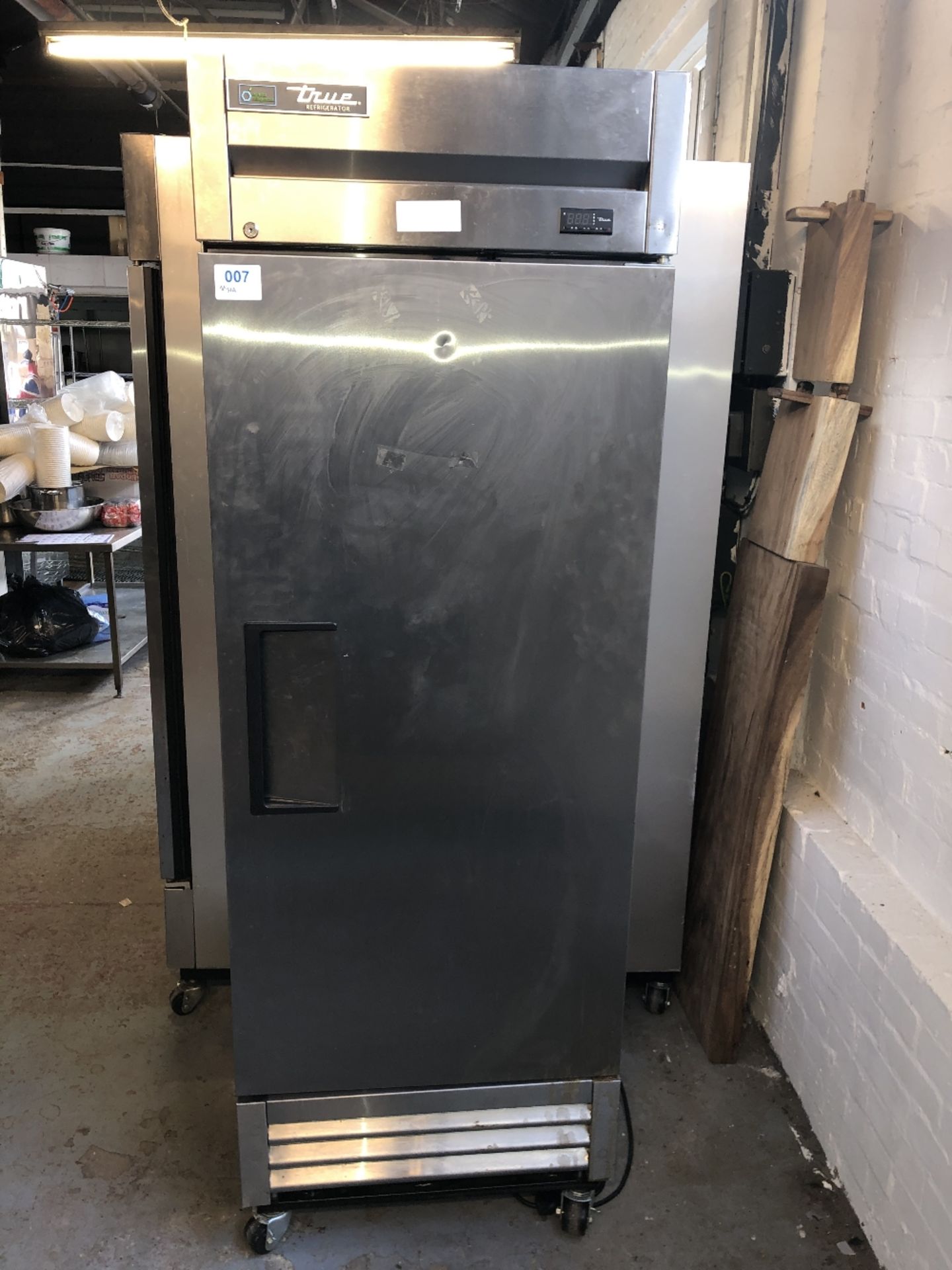 True Refrigeration T-19E-HC Upright Commercial Stainless Steel Fridge - Image 2 of 4