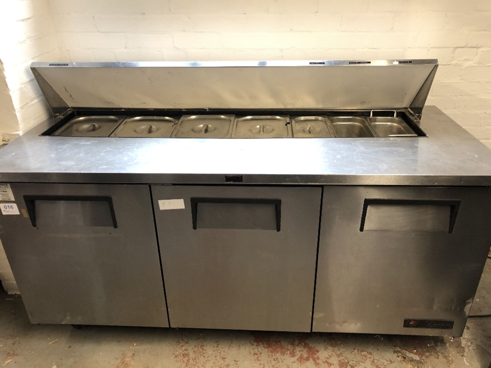 True TSSU-72-18 3 Door 538Ltr Stainless Steel Salad Preparation Counter - Image 2 of 4