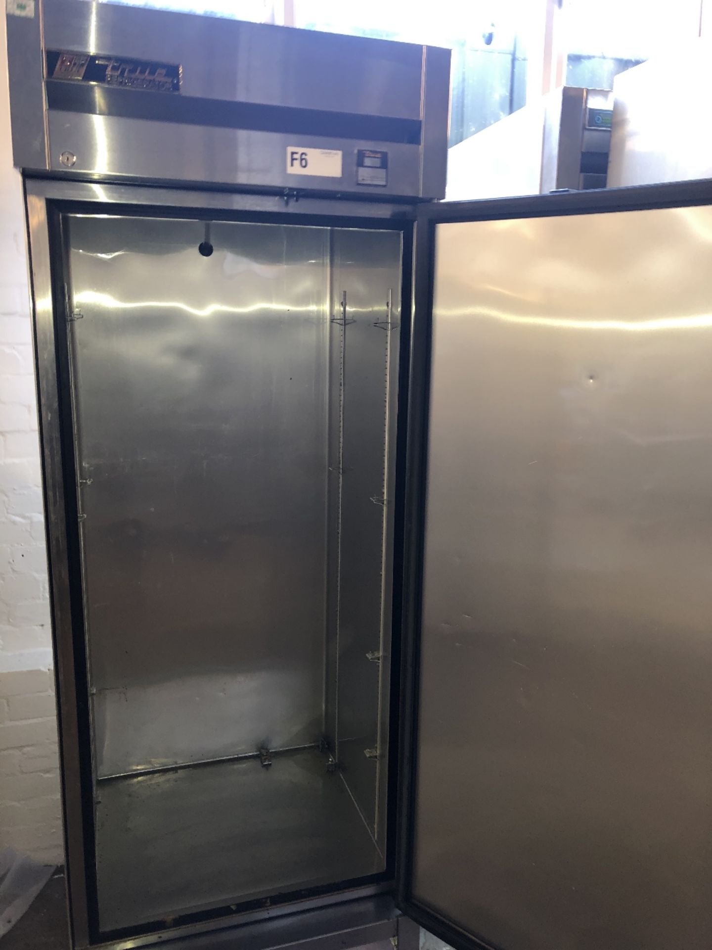 True Refrigeration T-19E-HC Upright Commercial Stainless Steel Fridge - Image 3 of 3