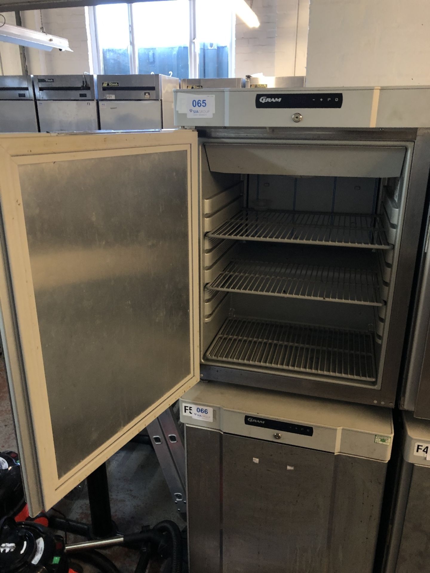 Gram F210 RG 3N Compact Single Door 125Ltr Stainless Steel Undercounter Freezer - Image 2 of 3