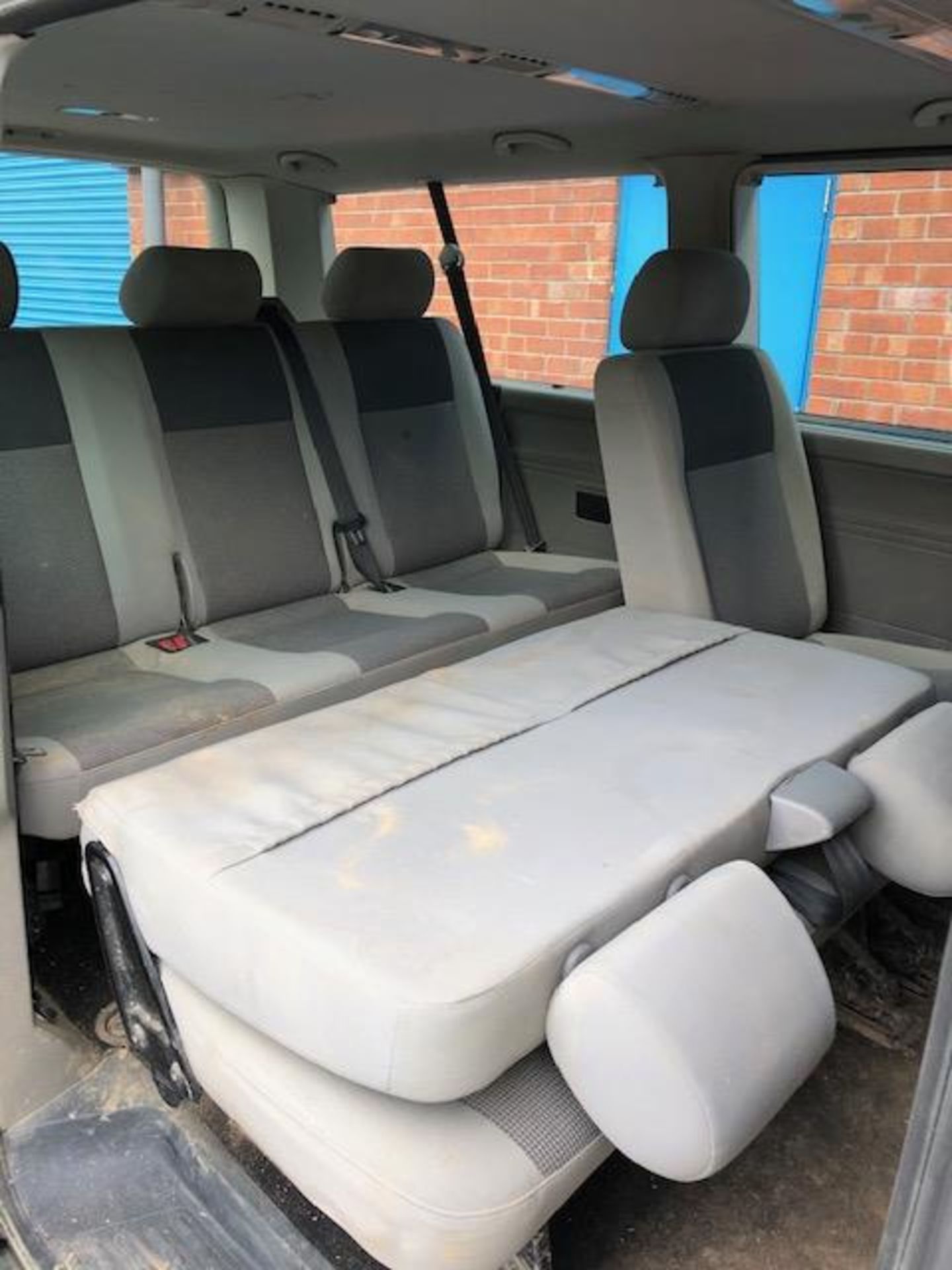 VW Transporter Shuttle T30 TDI LWB Minibus (2014) - Image 14 of 15