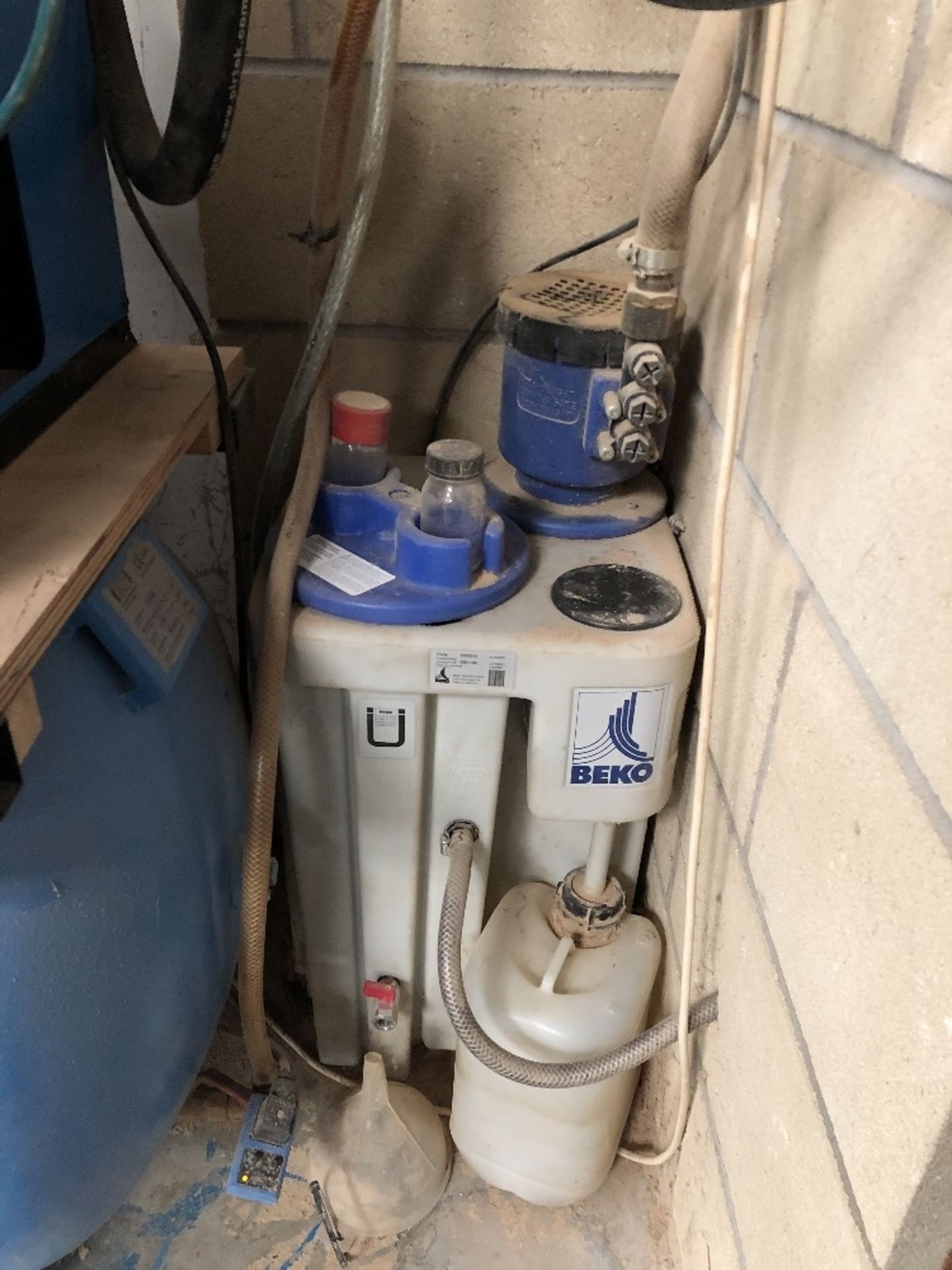 Boge S15 Screw Compressor With Dryer, Air Receiver & Oil Water Separator - Image 5 of 7