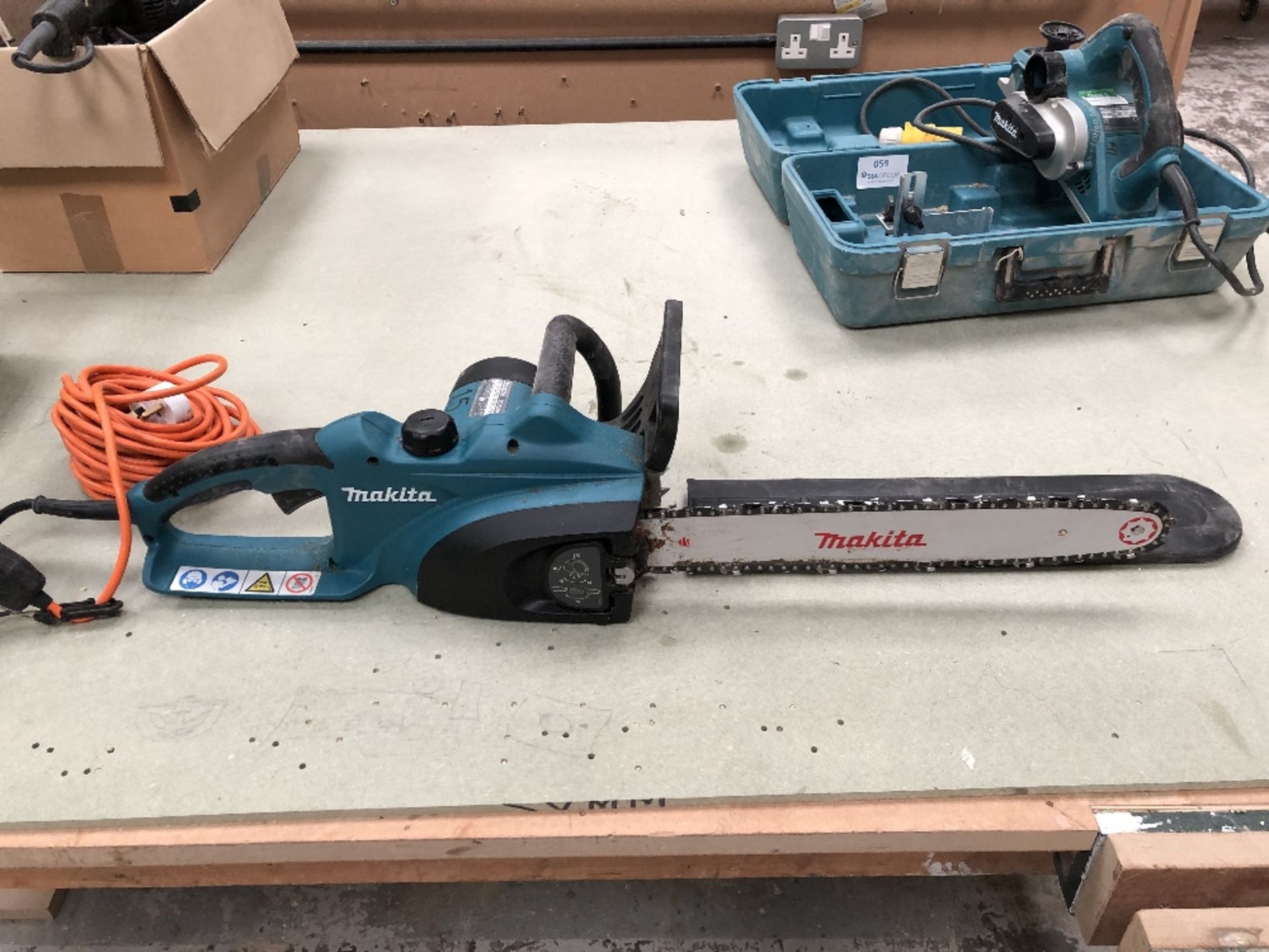 Makita UC4020 240v Electric Chainsaw