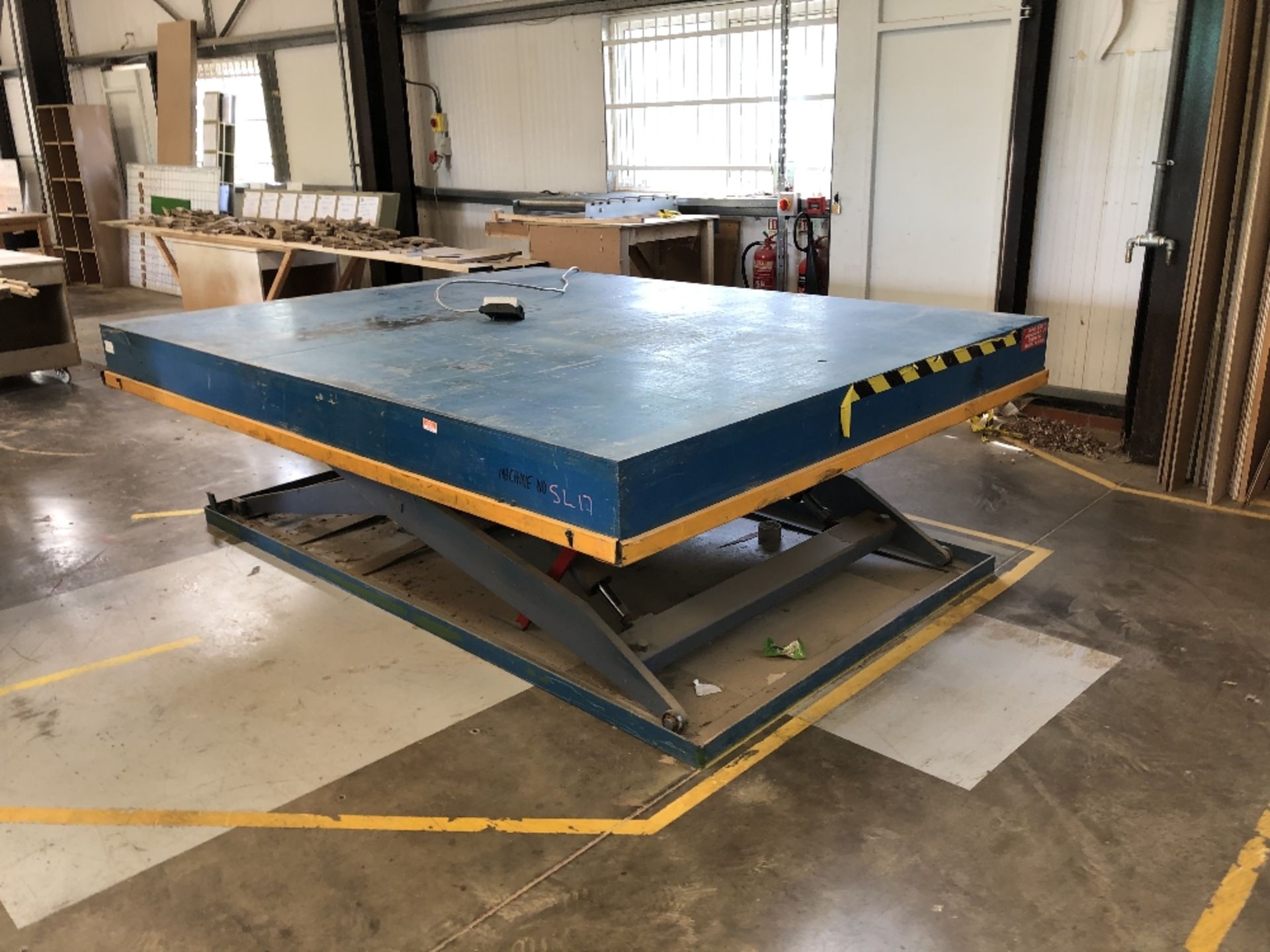 2.5m x 2m Pneumatic Lifting Workbench